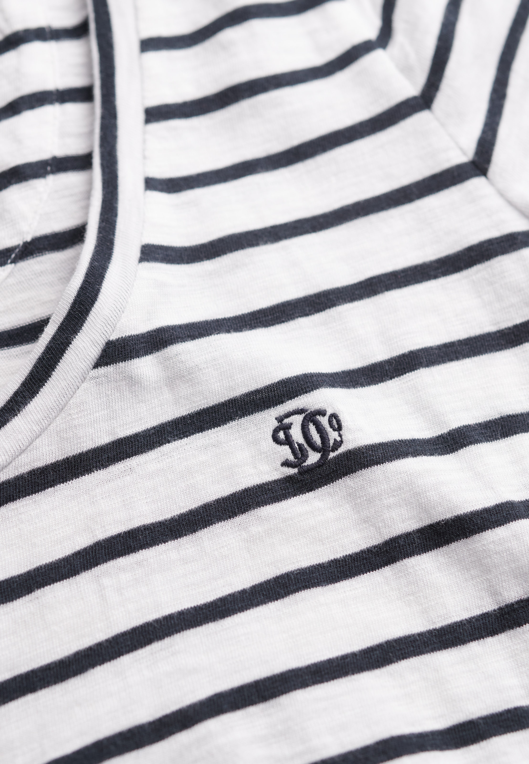 Superdry T-shirt »STUDIOS SCOOP NECK TEE«
