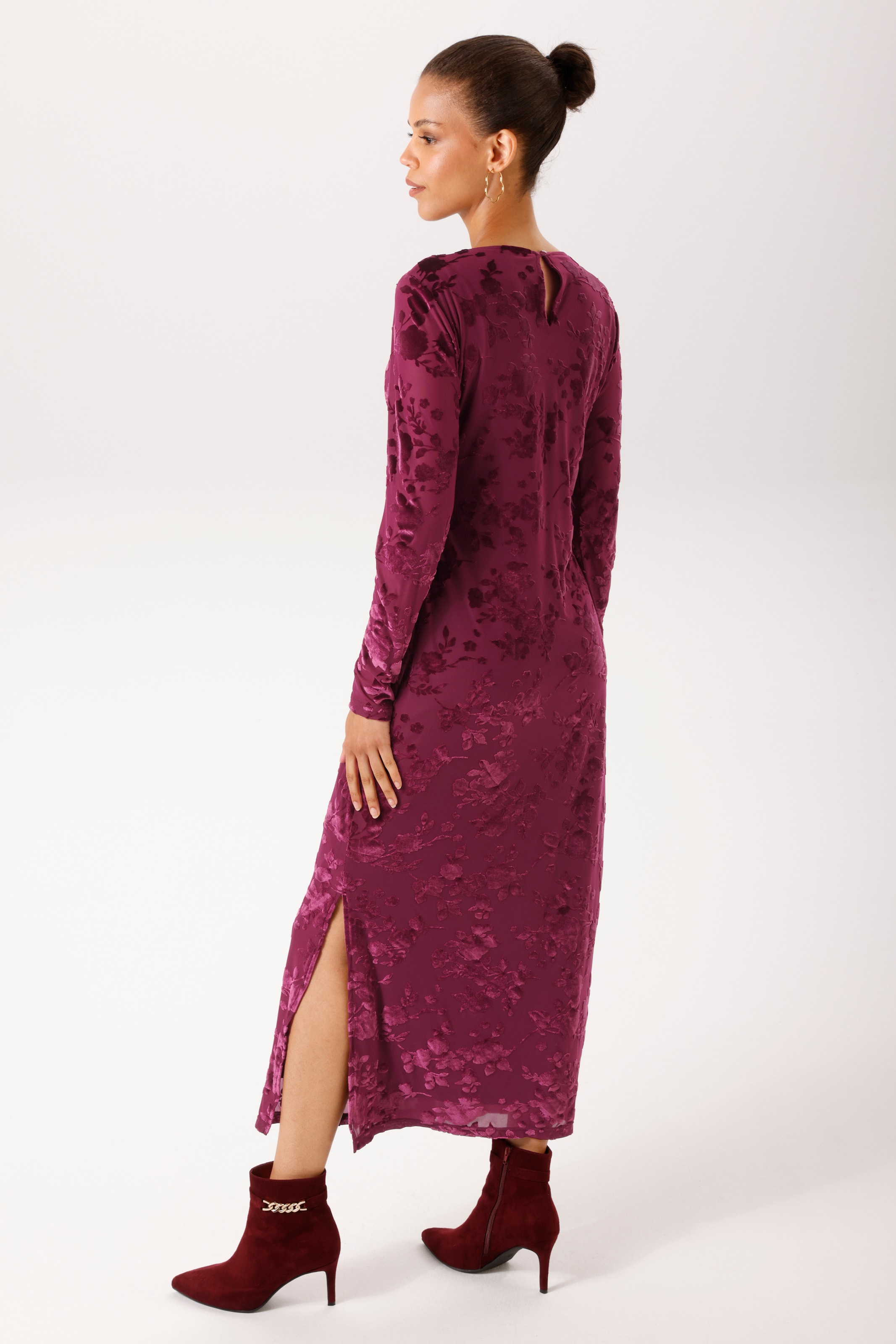 Aniston CASUAL Maxikleid mit Blumen aus edlem Samt - jedes Teil ein Unikat - NEUE KOLLEKTION