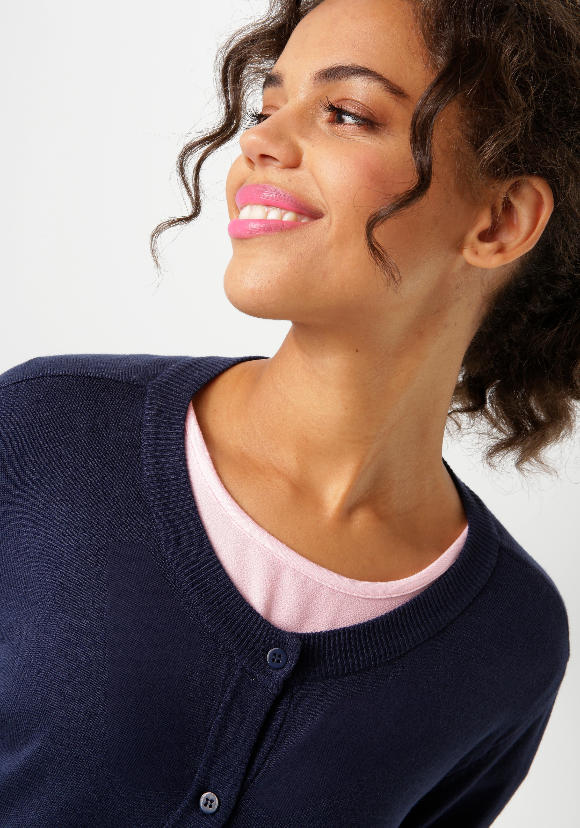Aniston CASUAL Strickjacke, mit Rundhals-Ausschnitt