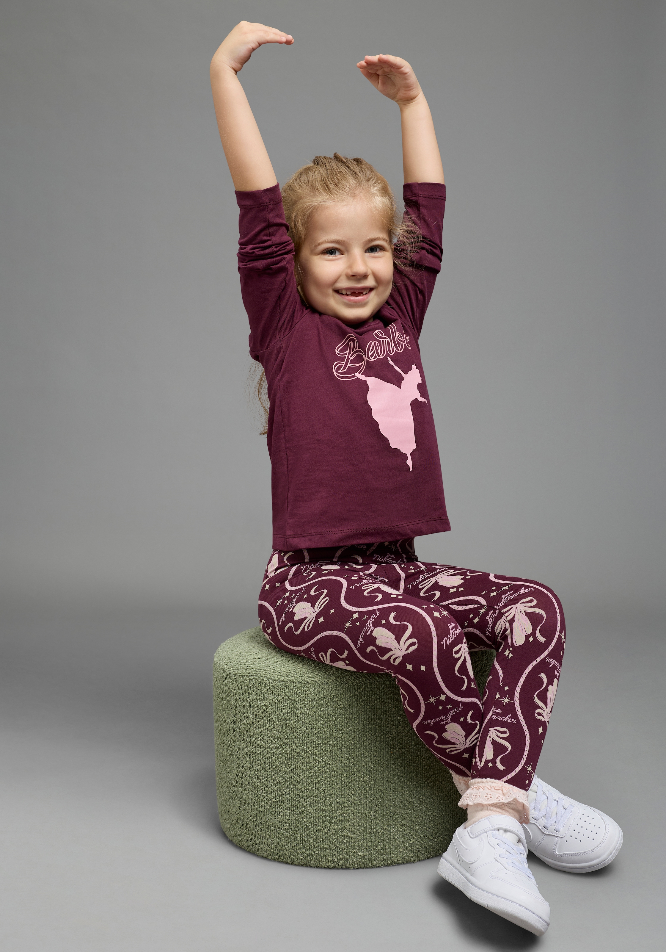 KIDSWORLD Langarmshirt »BARBIE Glitzerdruck Shirt für kleine Mädchen, Mama&Me Style, Mattel« BARBIE Nussknacker Shirt, Mama&Me Style