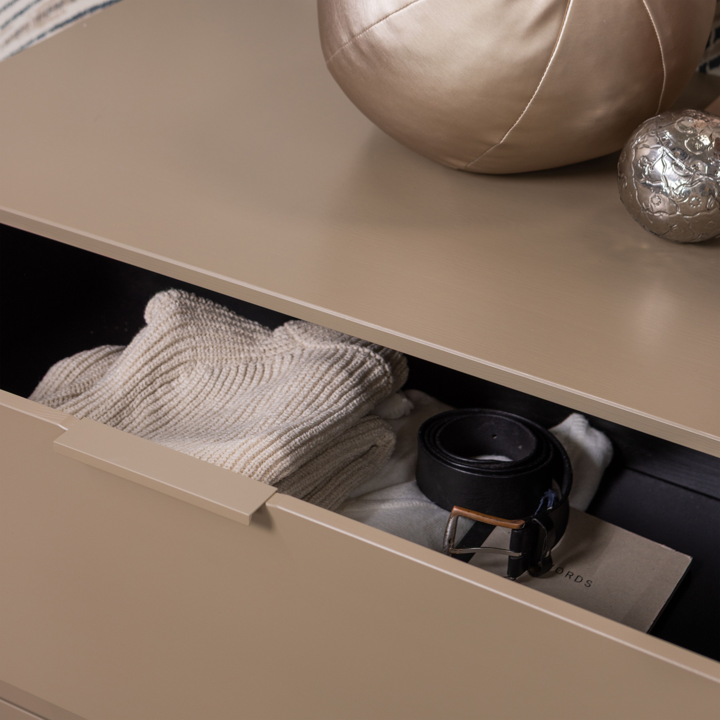 WOOOD Sideboard »Gunnar FSC®-Mix Massivkiefer mit Dämpfung Funktion, 94 x 52 x 93 cm« Abgerundete Ecken, Tragkraft 15 kg pro Schublade, einfach zu montieren