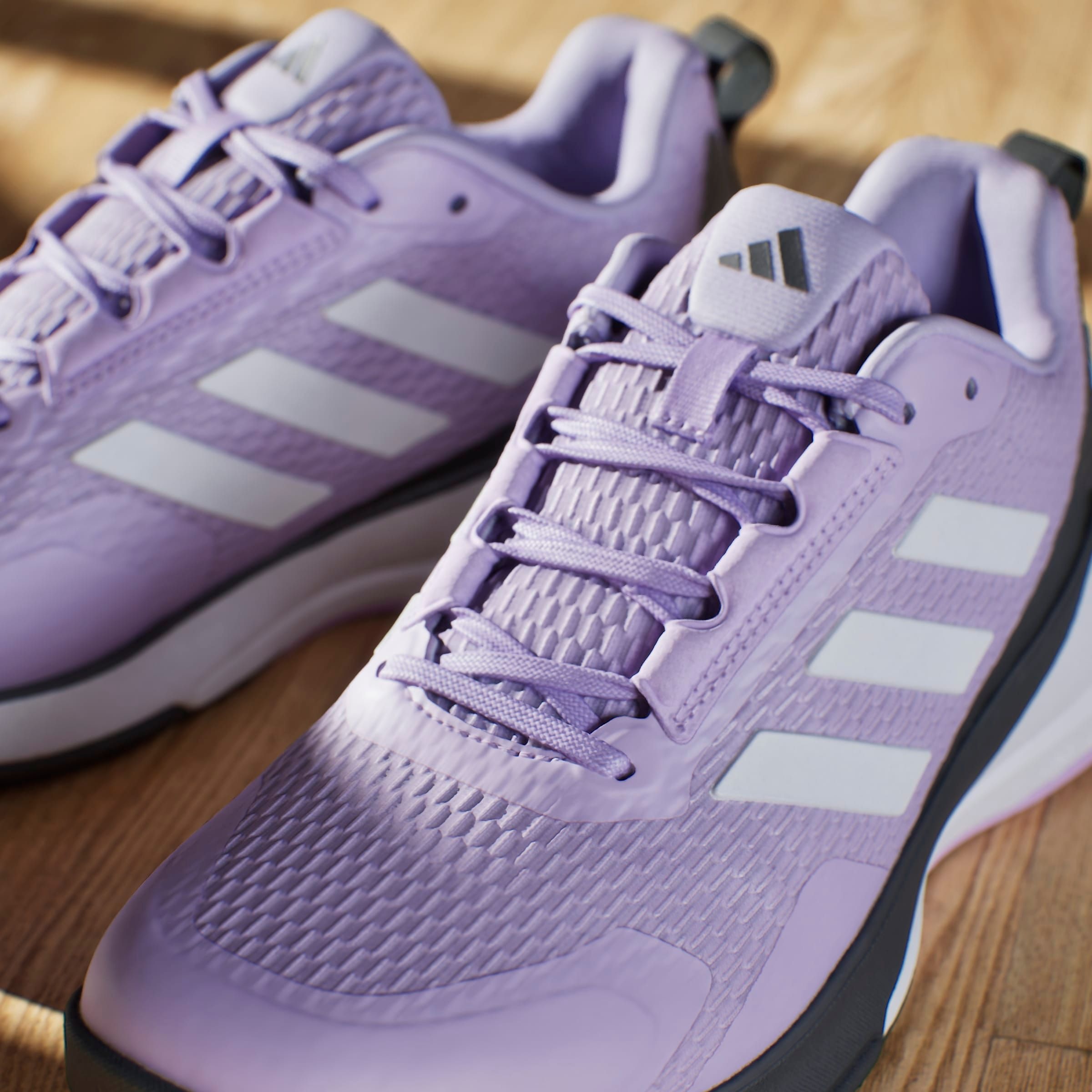 adidas Performance Hallenschuh »NOVAFLIGHT 2 INDOOR«, besonders geeignet für Handball und Volleyball