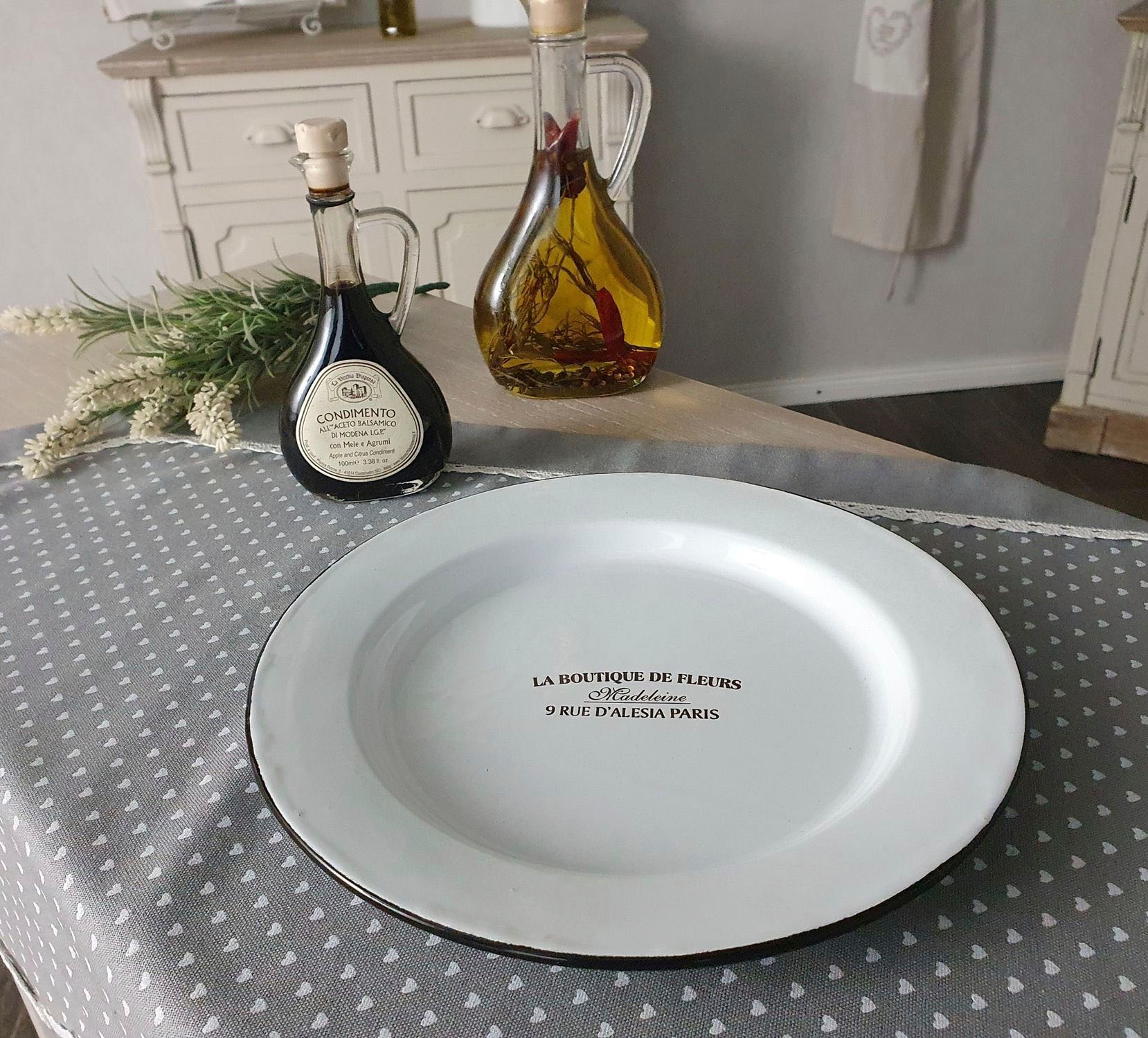 Image of Ambiente Haus Teller "Teller aus Emaille in Antikweiss"