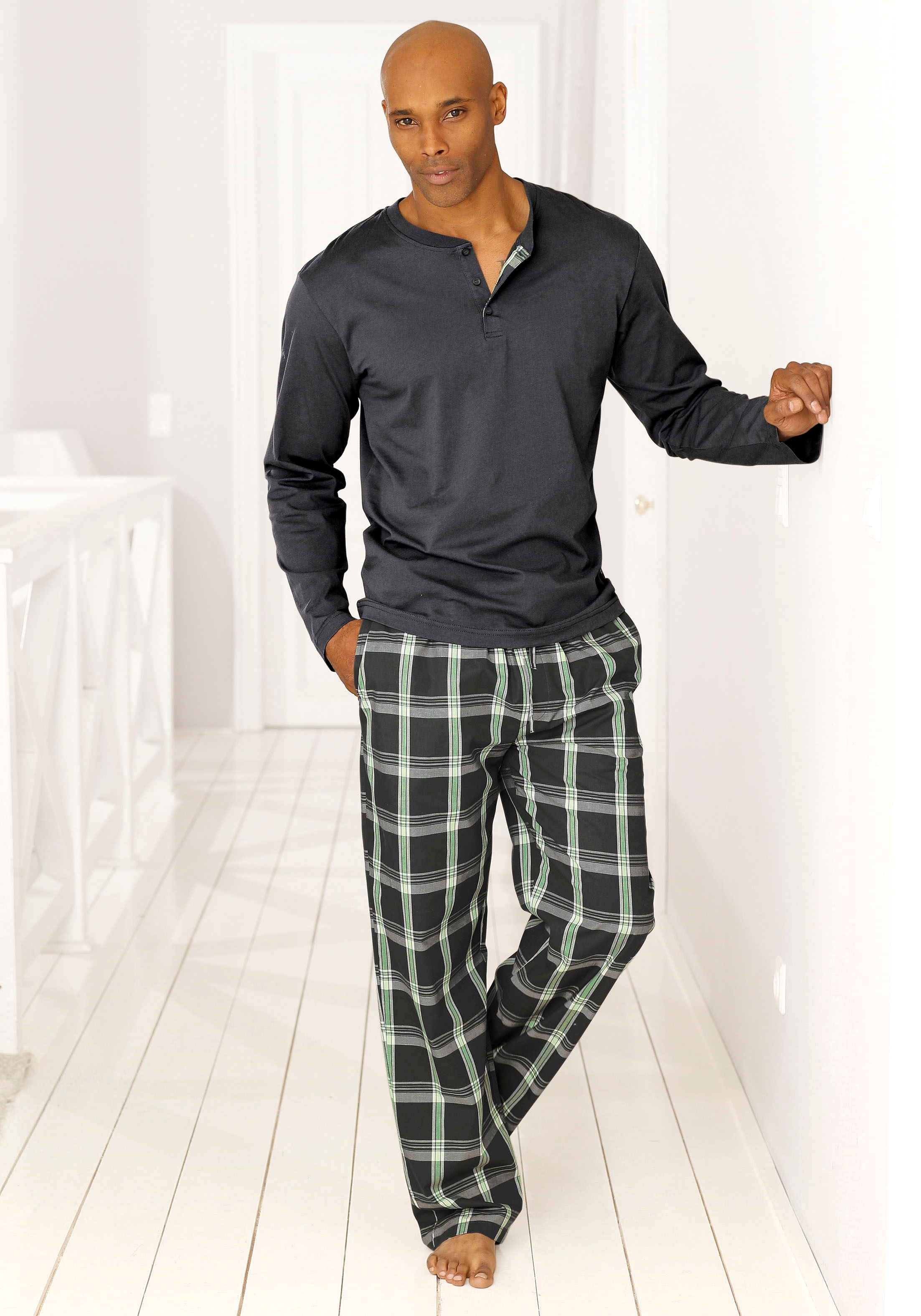 Image of H.I.S Pyjama 1 Stück, 2 tlg. Schlafanzug mit langer karierter Webhose