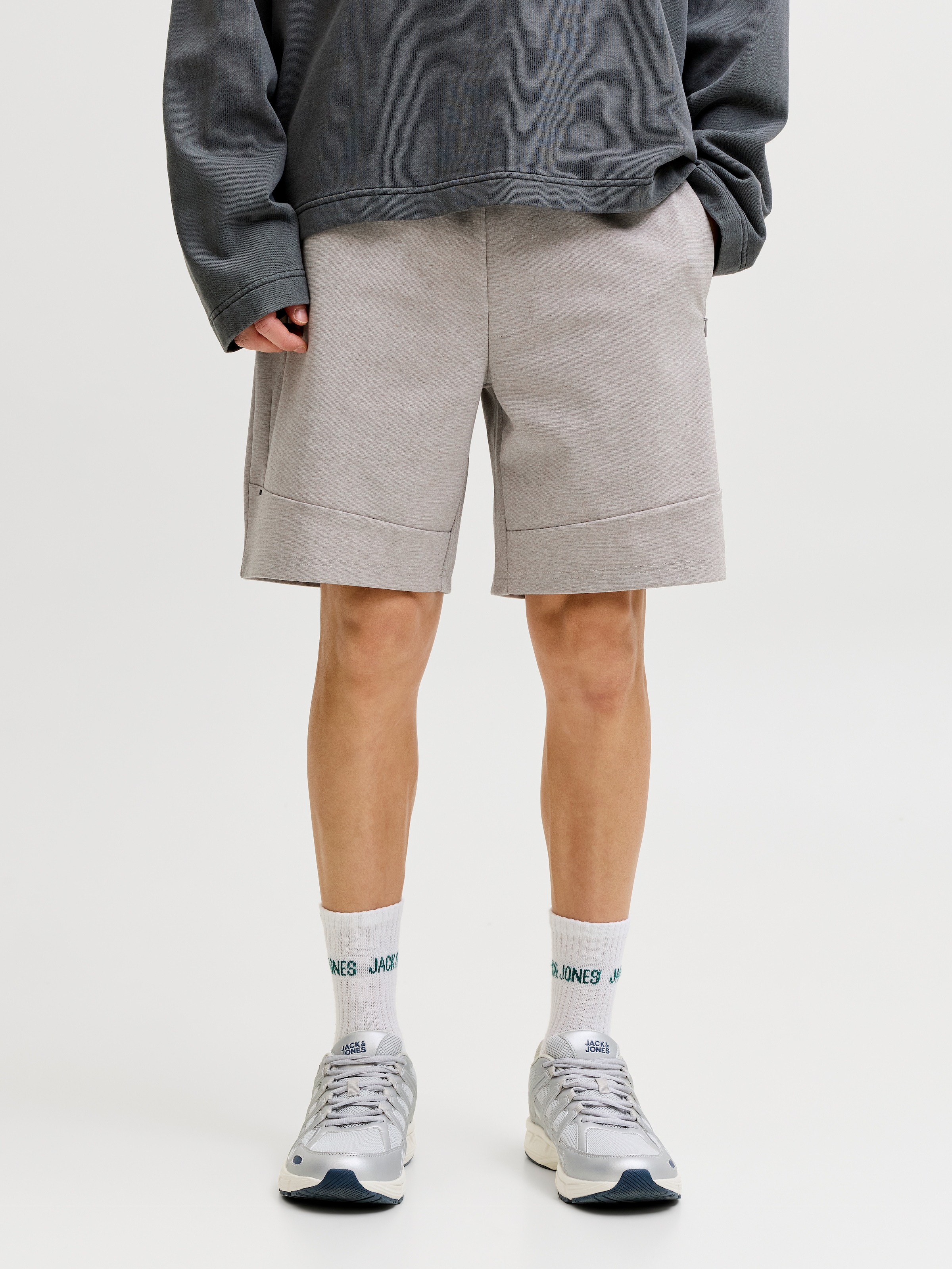 Jack & Jones Sweatshorts »JPSTGORDON BASE SWEAT SHORTS SRT SN«  mélange de matières avec stretch, coupe regular fit