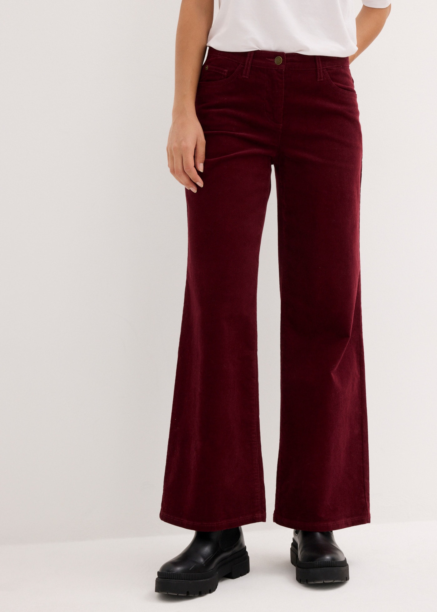 Image of bonprix Cordhose mit ausgestelltem Bein, Loose Fit, in Stretch-Qualität, im Casual-Stil