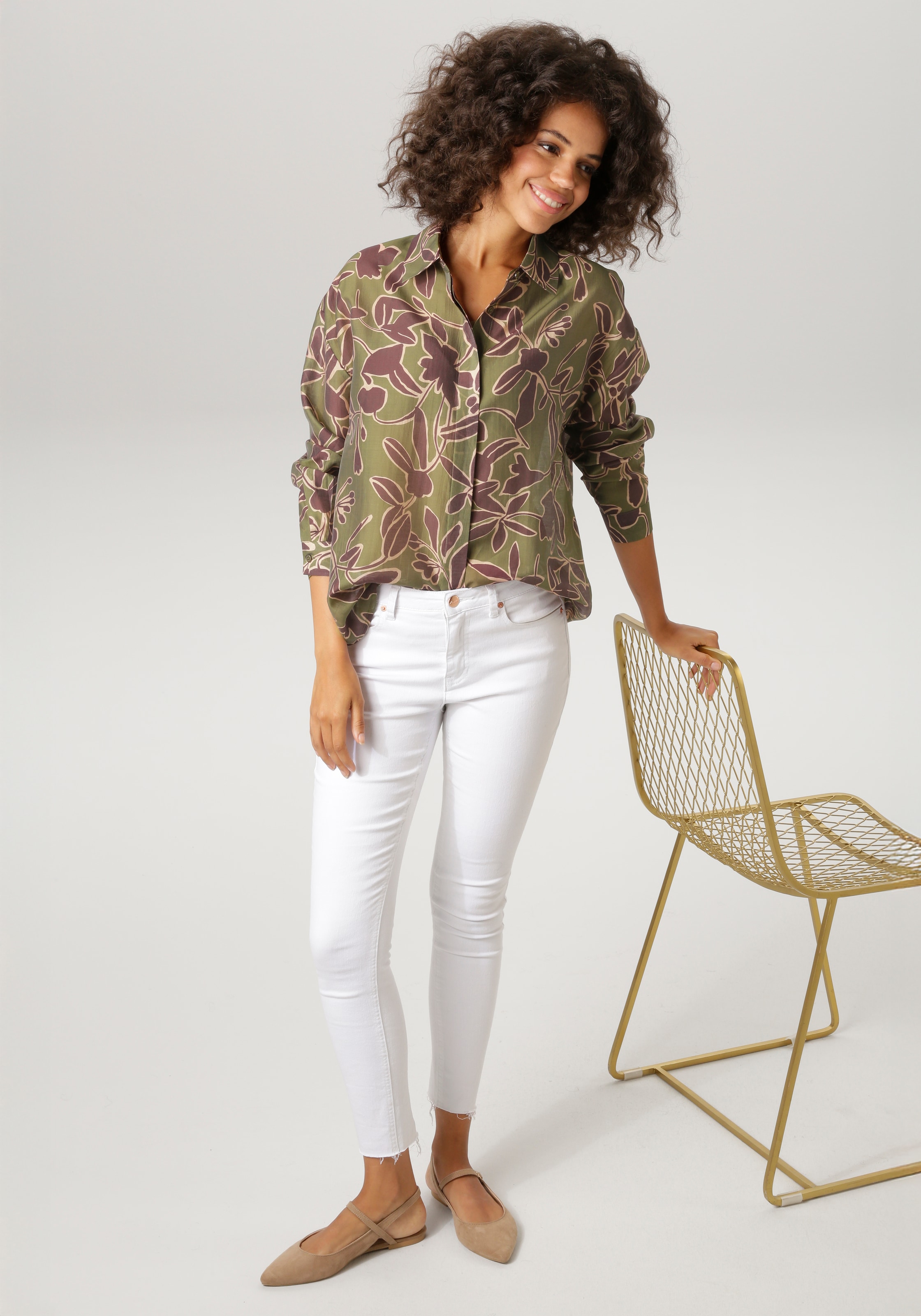 Aniston CASUAL Hemdbluse mit grossflächigen, grafischen Blumen bedruckt - NEUE KOLLEKTION