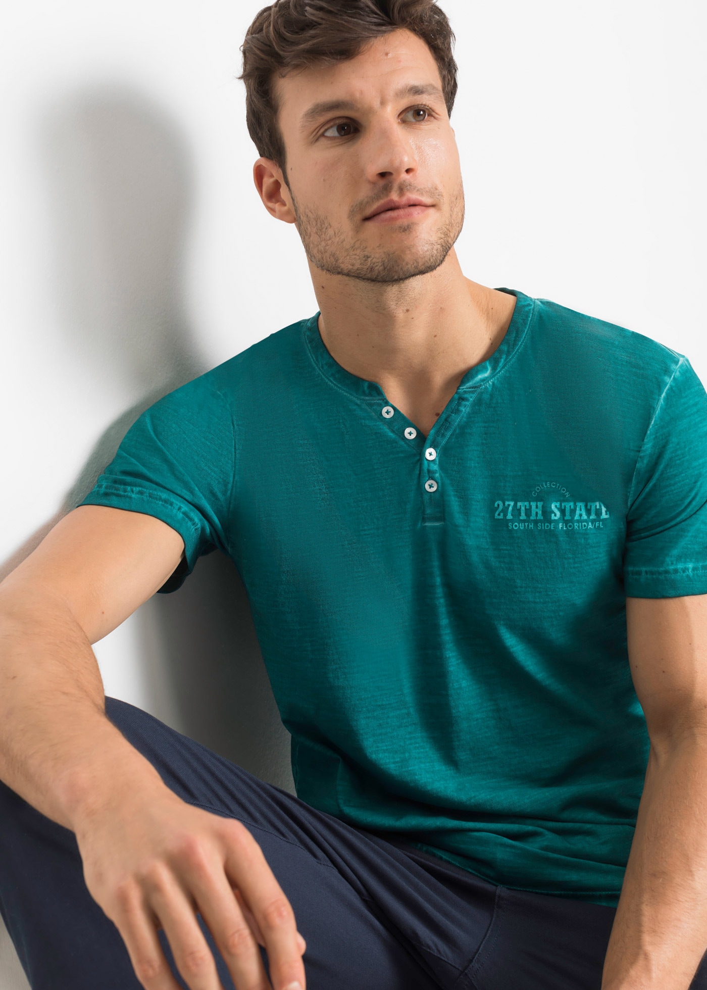 bonprix Henleyshirt Regular fit, Kurzarm, aus Baumwolle, Fade Out Look