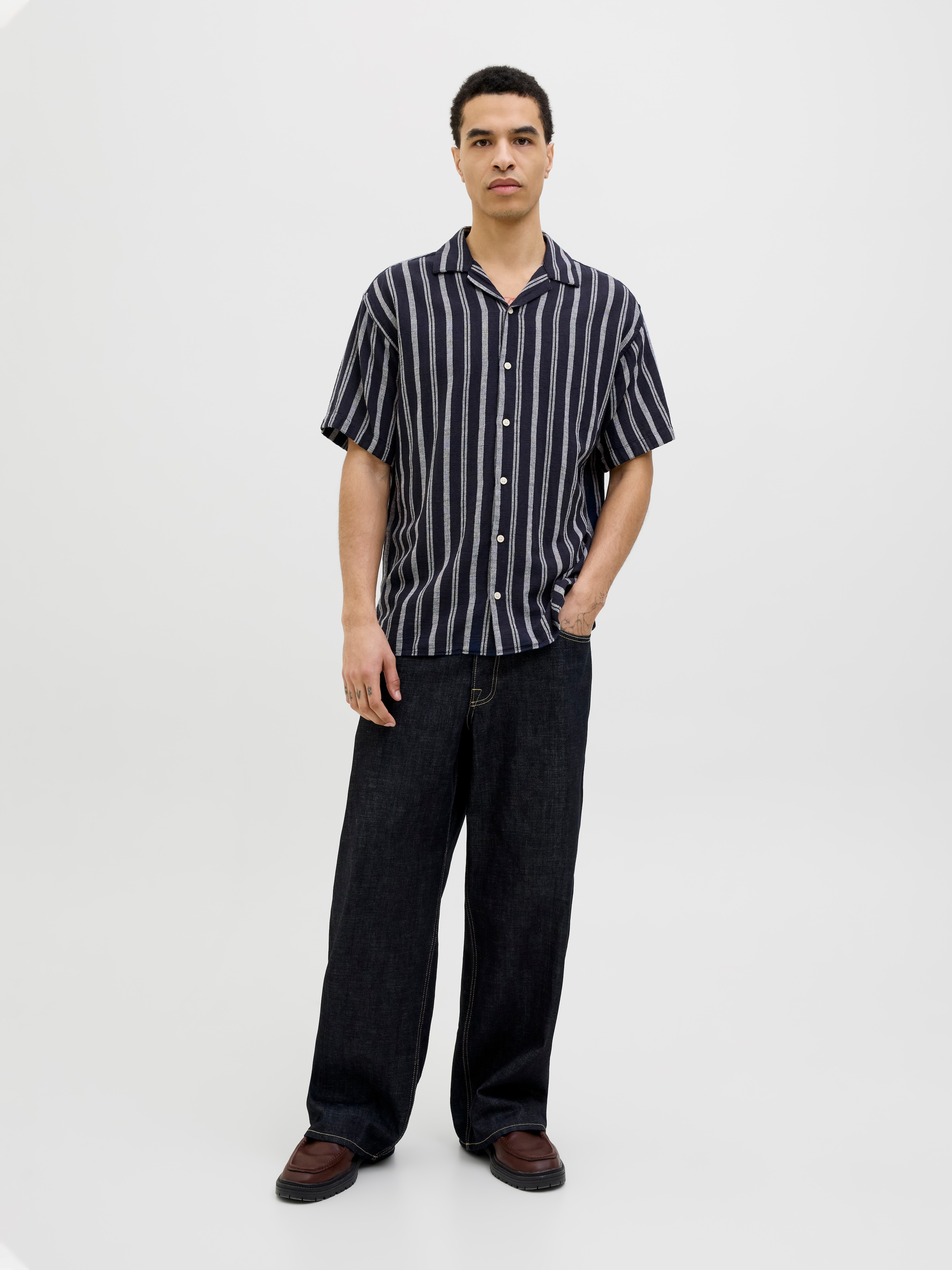 Jack & Jones Kurzarmhemd »JJEENZO STRIPE RESORT SHIRT SS SN«, mit Streifen Muster