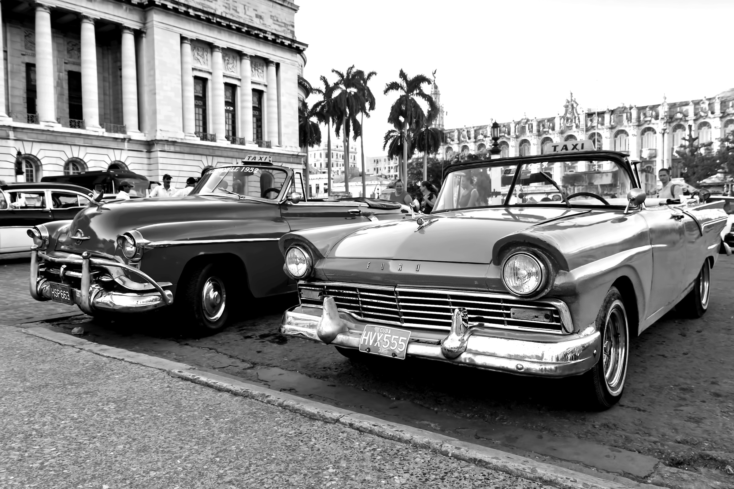 Image of Papermoon Fototapete "Autos Schwarz & Weiss"