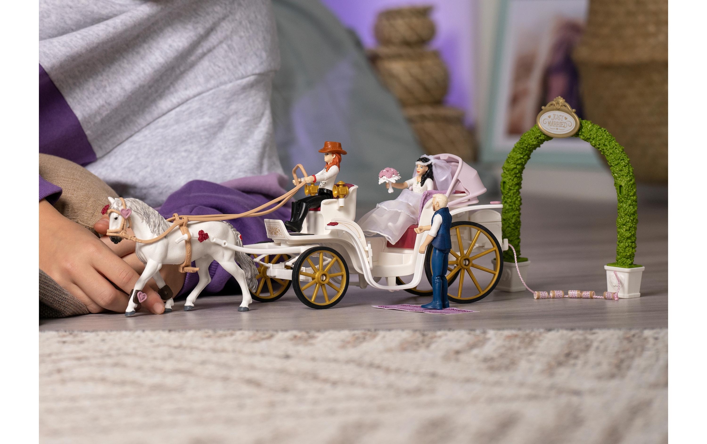 Schleich® Spielfigur »Horse Club Hochzeitskutsche«