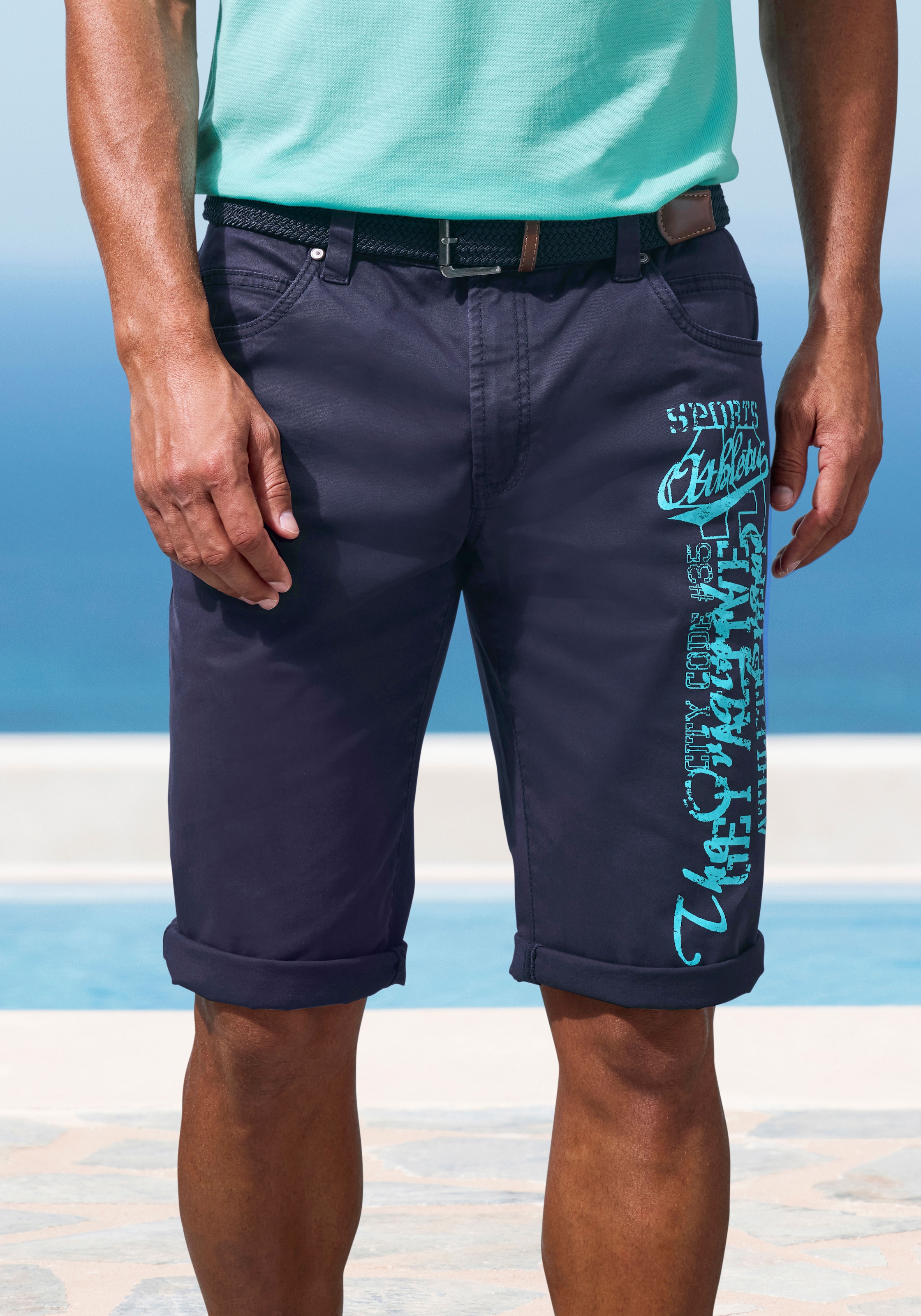 John Devin Bermudas »aus elastischer Baumwollmischung«, mit grossem Druck auf dem Bein, 3/4 Shorts