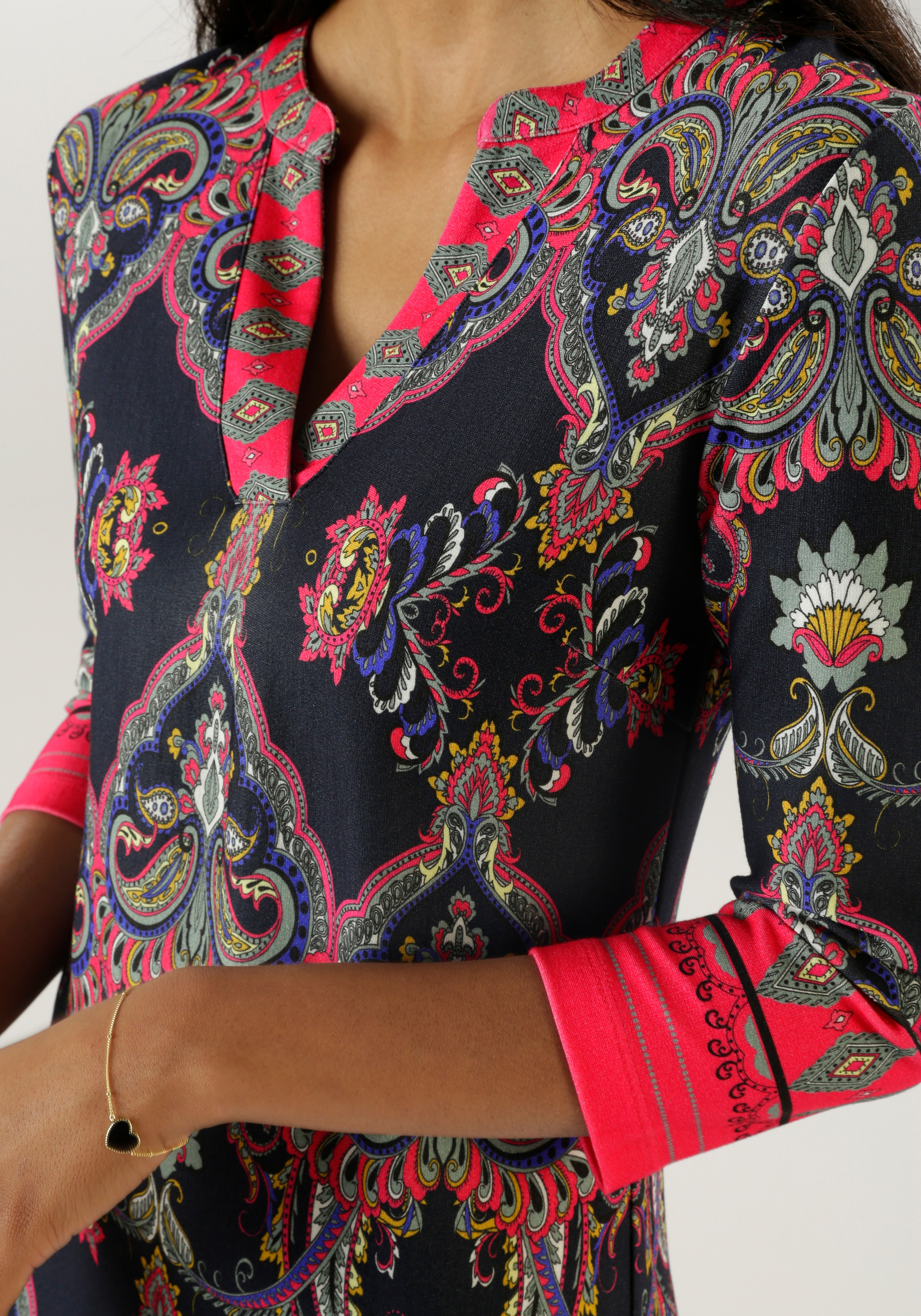 Aniston SELECTED Jerseykleid, mit Ornamenten- und Rankendruck Allover