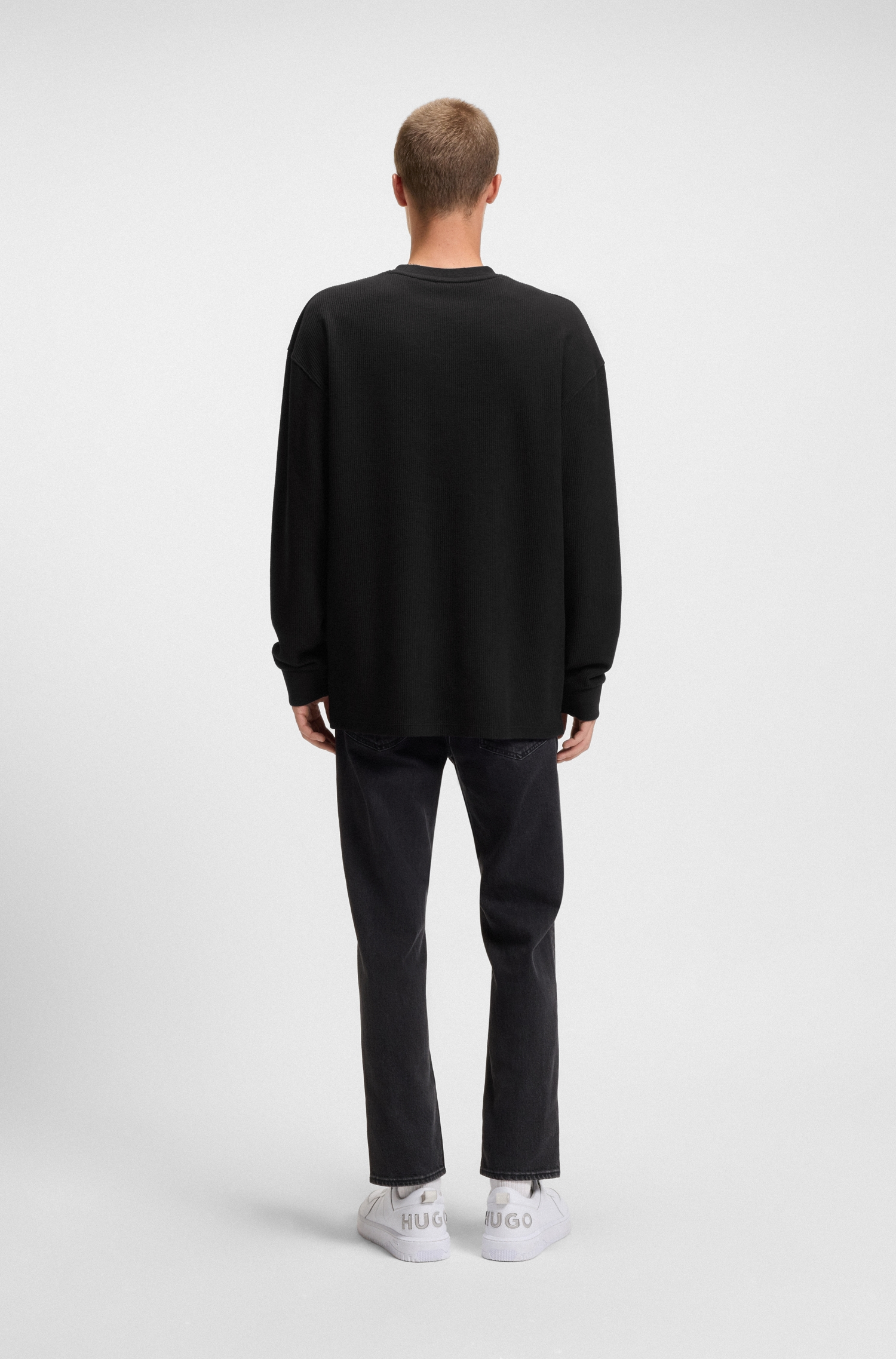 HUGO Blue T-shirt à manches longues »Nuwolo« Rundhalsausschnitt, lässig geschnitten, Logo-Badge