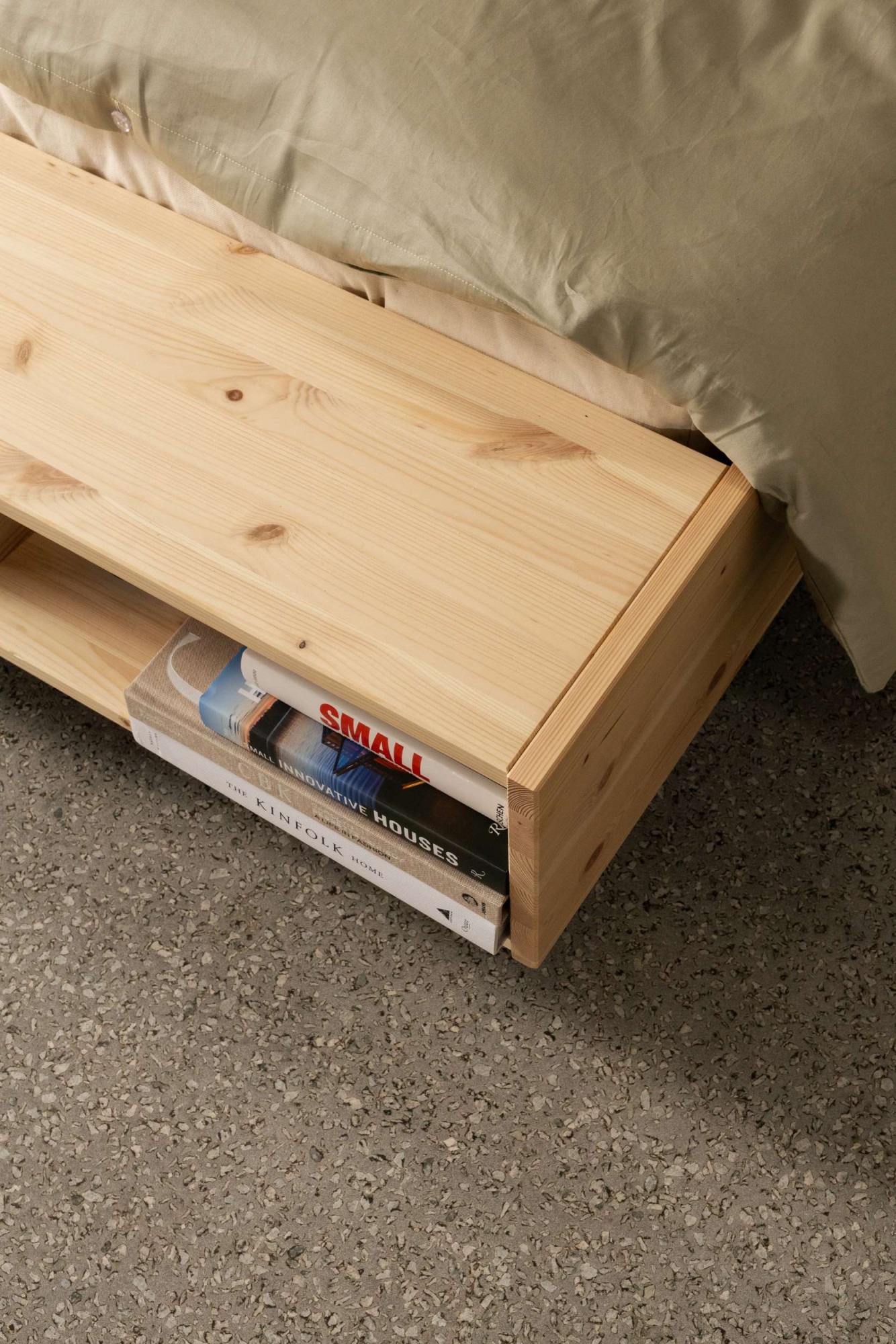 Karup Design Stauraumbett »Merge Bed Bettgestell m. integrierter Bank m. Stauraum, mehrere Grössen«, inkl. Lattenrost, excl. Matratze, FSC®-zertifiziertes Massivholz