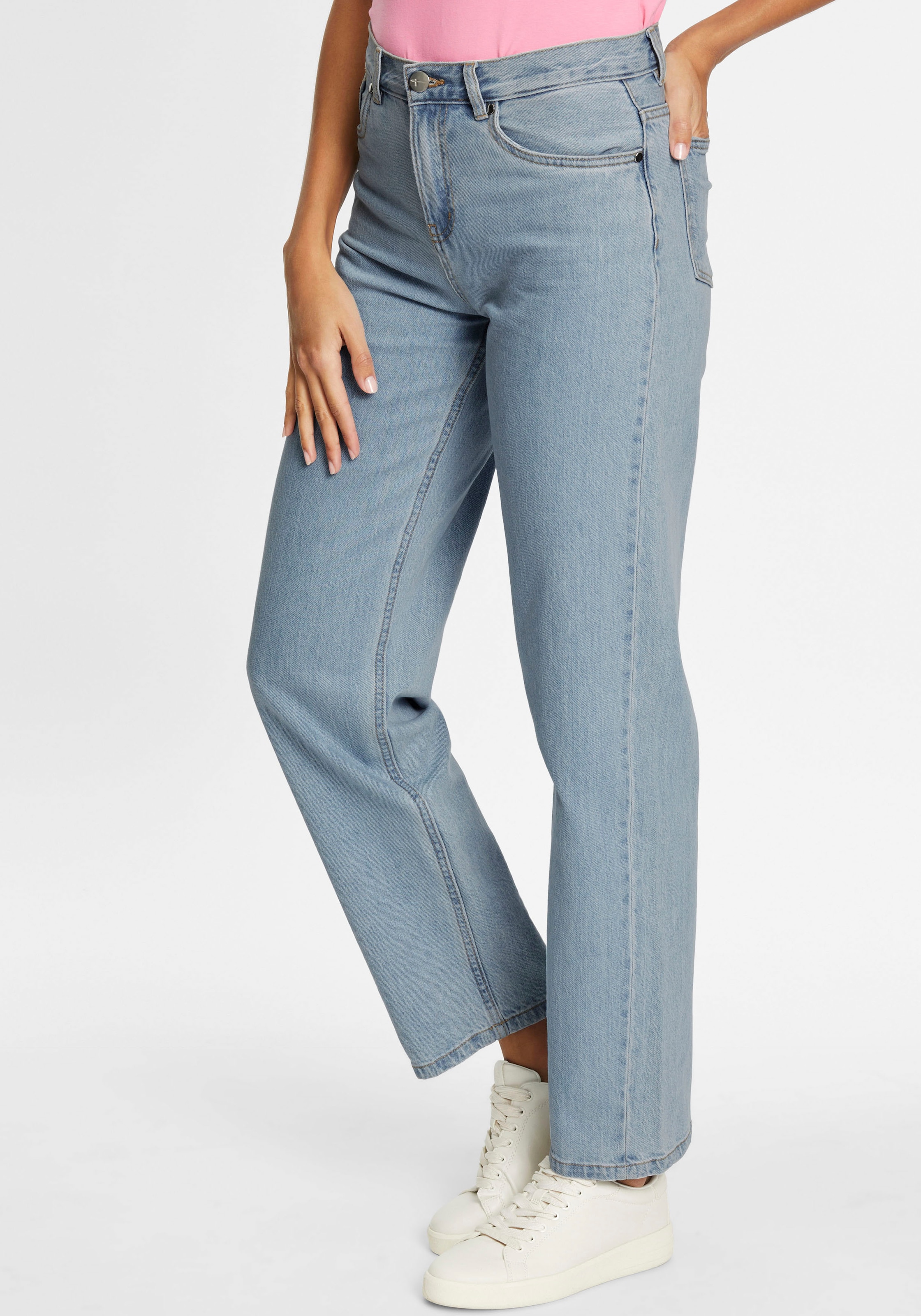 ♕ Tamaris Straight-Jeans, mit Logo-Badge - NEUE KOLLEKTION  versandkostenfrei kaufen