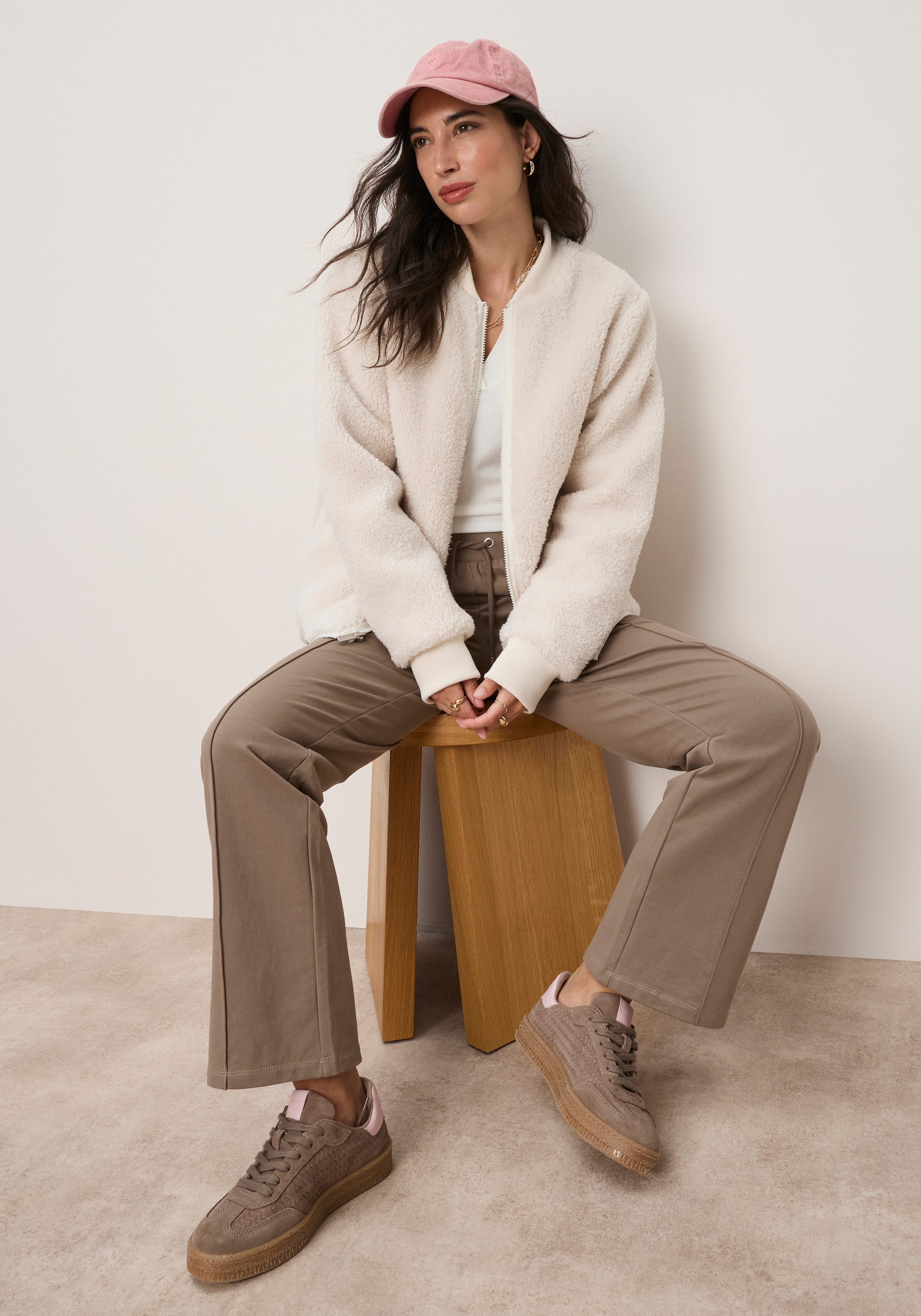 Tamaris Pantalon sweat »mit weitem Bein«  avec plis piqués