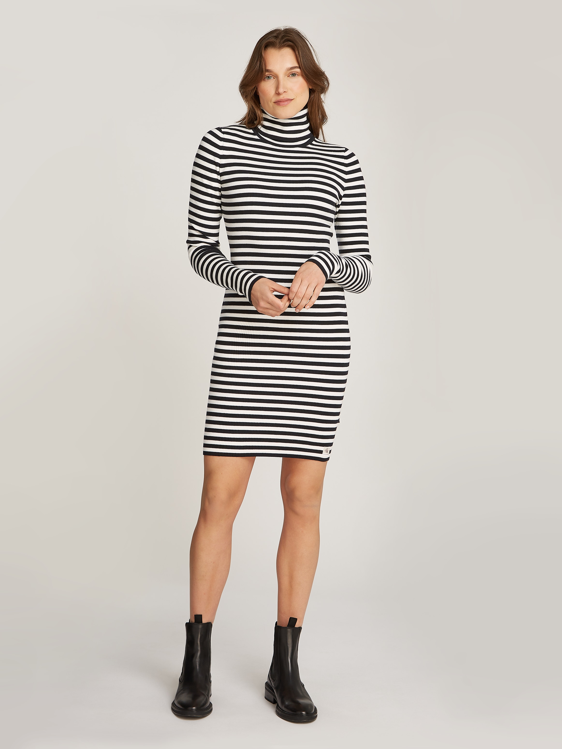 Calvin Klein Jeans Sweatkleid »WOVEN LABEL TIGHT SWEATER DRESS«, mit Logopatch