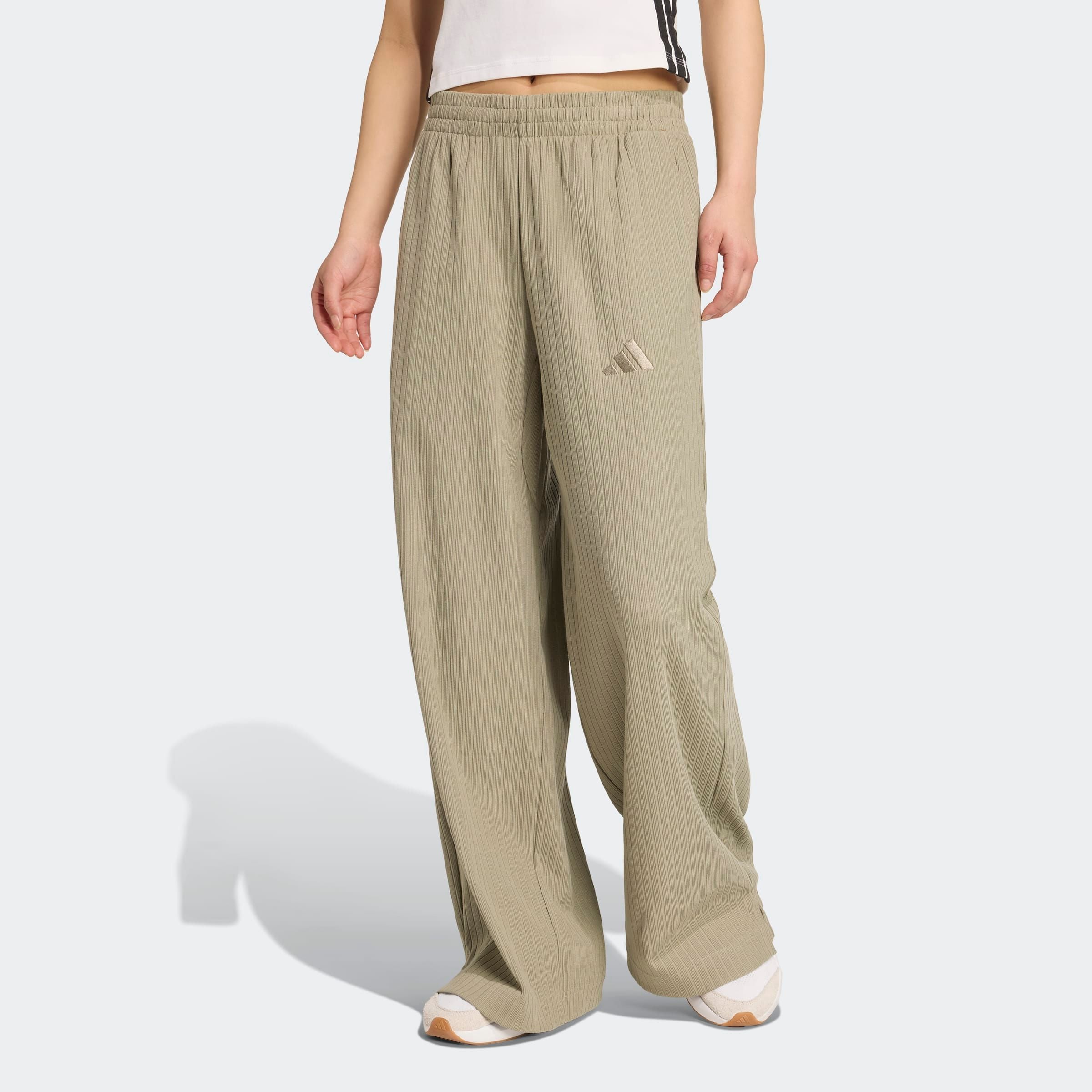 Image of adidas Sportswear Sporthose "ALL SZN WINTERFESTE WEITE" weiter Bein-Schnitt, für Fitnessstudio und Homeoffice