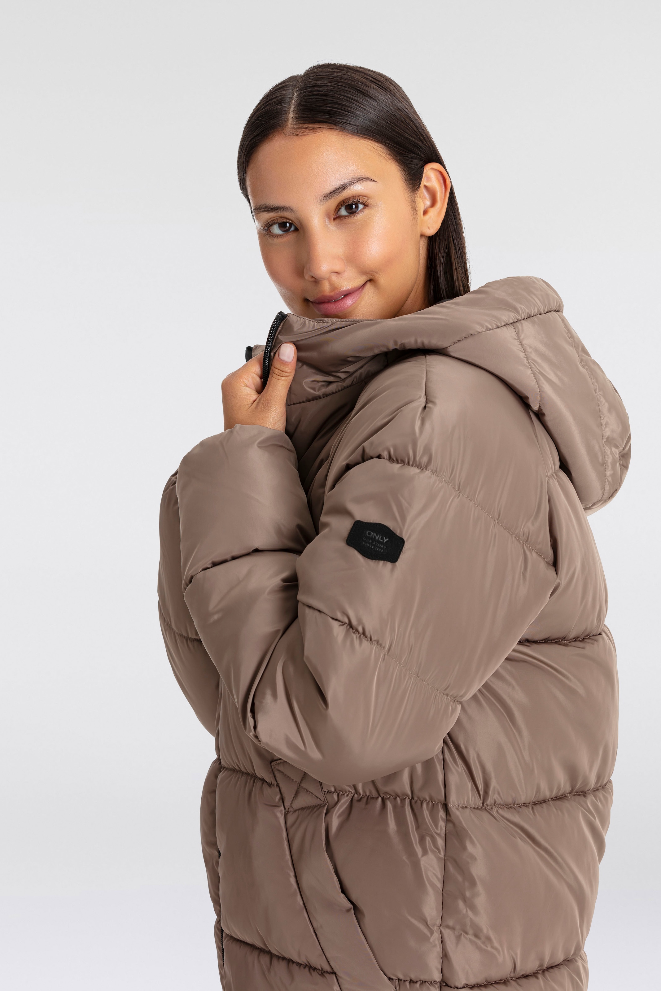 ONLY Steppmantel »ONLAMAND LONG PUFFER COAT CS OTW«, mit Kapuze und praktischem 2-Wege Reissverschluss