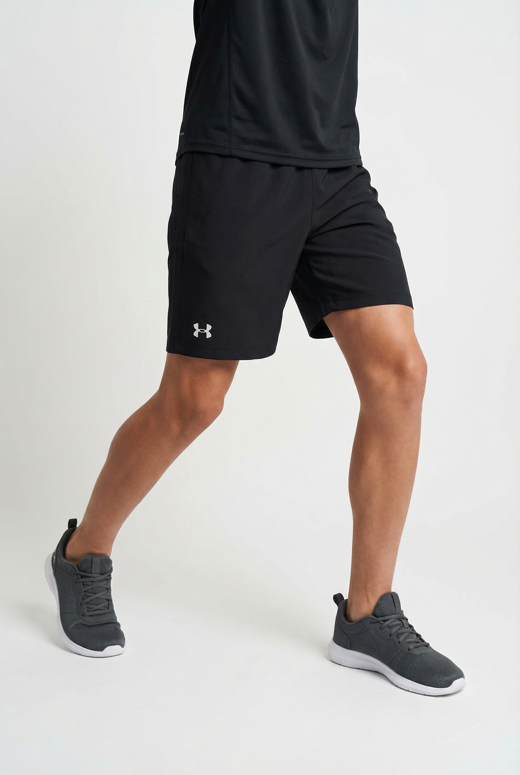 Under Armour® Trainingsshorts »UA TECH WOVEN SHORT«  für vielseitige Aktivitäten, leichtes Material, modernes Design