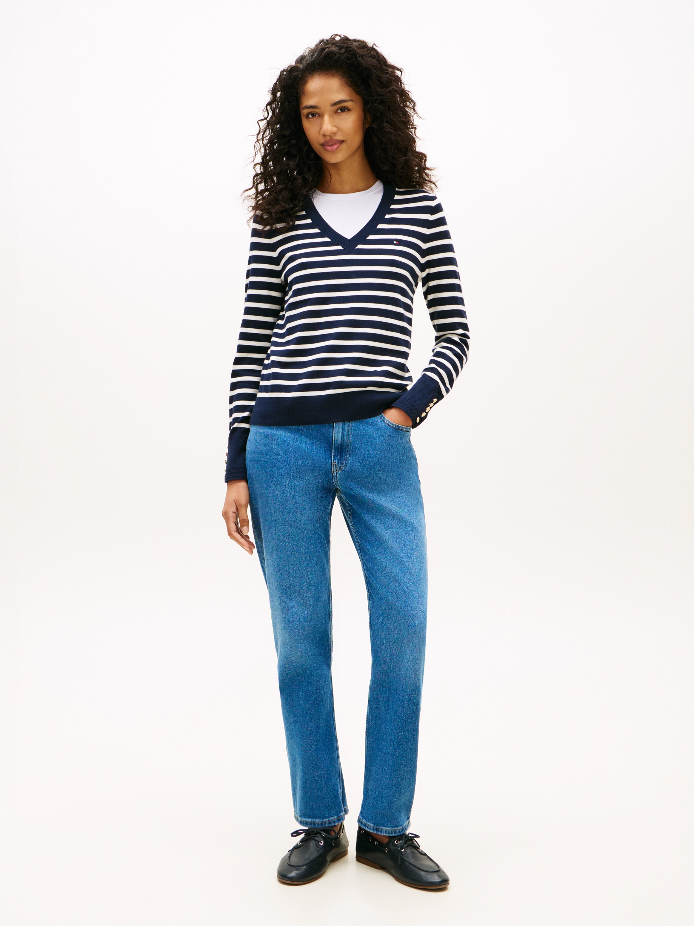 Tommy Hilfiger Pull en tricot »STITCH V-NECK« avec détail bouton sur la manche, coupe régulière