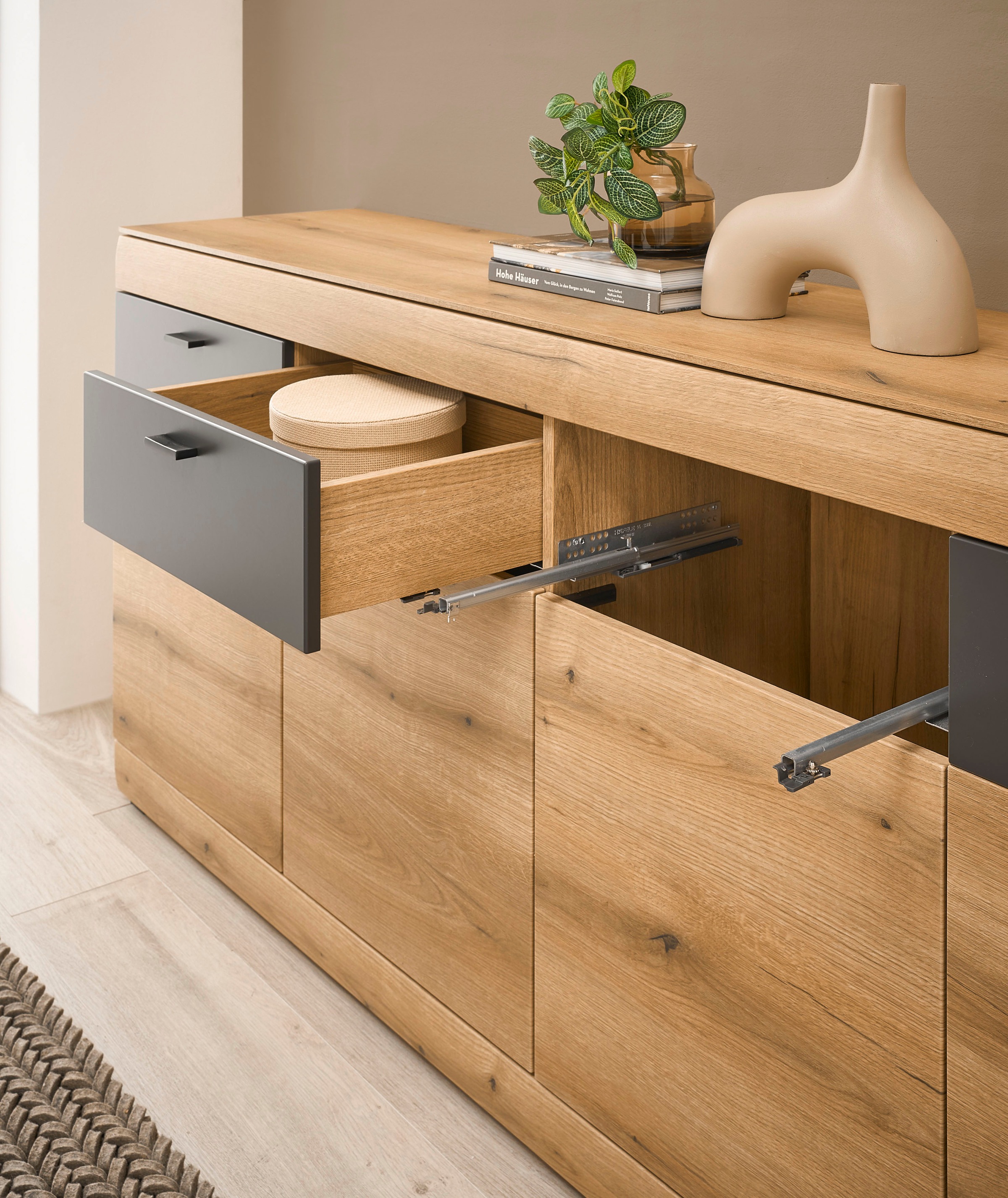 Home affaire Sideboard »Soleto, moderner Schrank, Kommode, 200 cm breit« zeitlos, schwarze Griffe aus Metall, ausreichend Stauraum