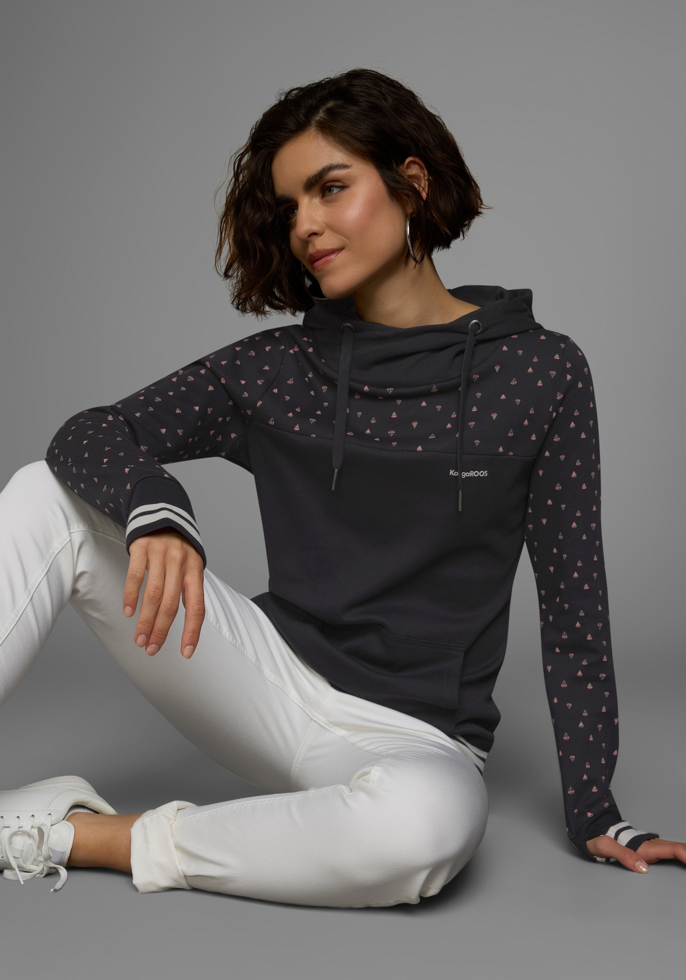 Image of KangaROOS Hoodie, Langarm, figurbetonter Schnitt, aus Baumwolle, mit Kapuze