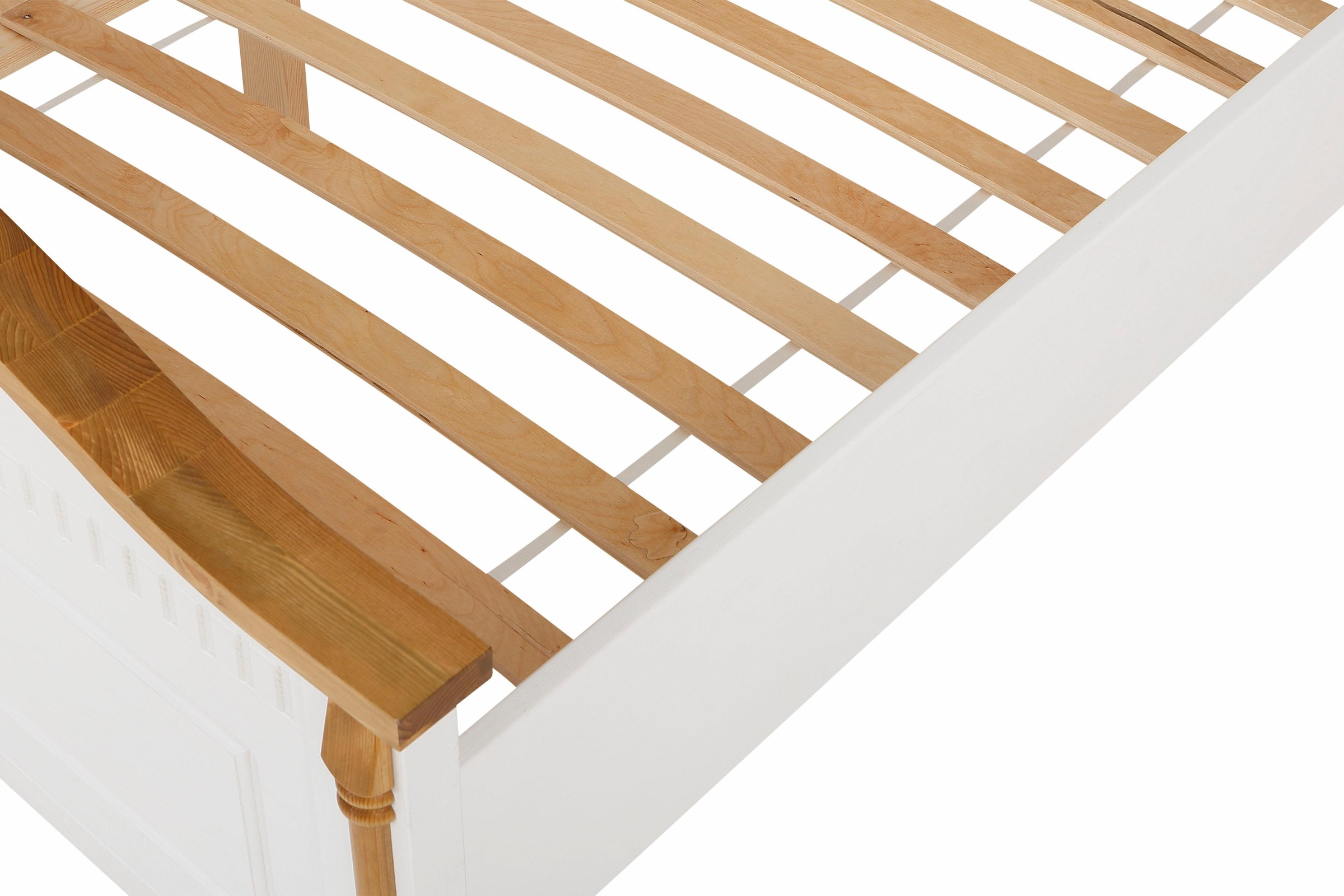 Home affaire Massivholzbett »Graz, hohe Belastbarkeit, klassischer Landhausstil, FSC® zertifiziert«, (Breite/Belastbarkeit 180cm/220 KG, 90cm/=120KG), mit dekorativen Fräsungen, inklusive Lattenrost