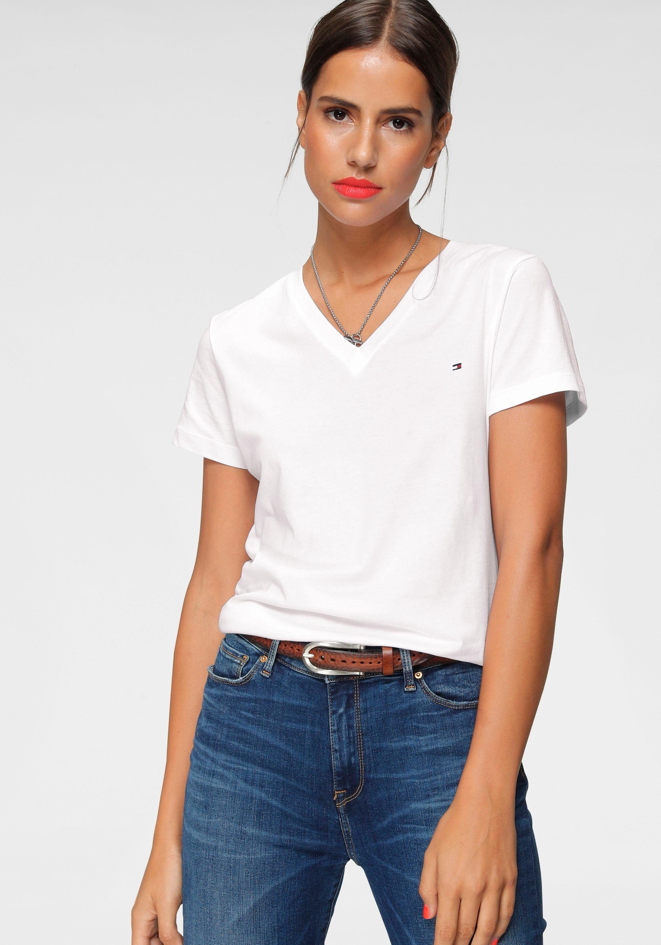 Image of Tommy Hilfiger T-Shirt "HERITAGE V-NK TEE" mit Tommy Hilfiger Logo-Flag auf der Brust