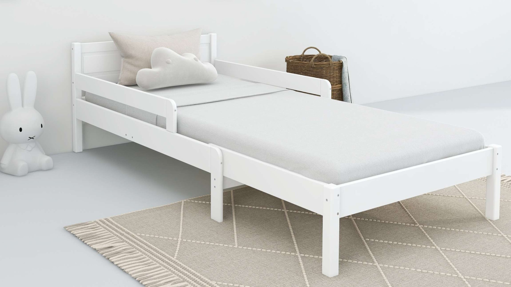OTTO home Kinderbett »Hero, Bett, Massivholzbett, ausziehbar von 140 bis 200 cm«, aus massiver Kiefer, inklusive Lattenrost, Kassettenoptik, FSC®