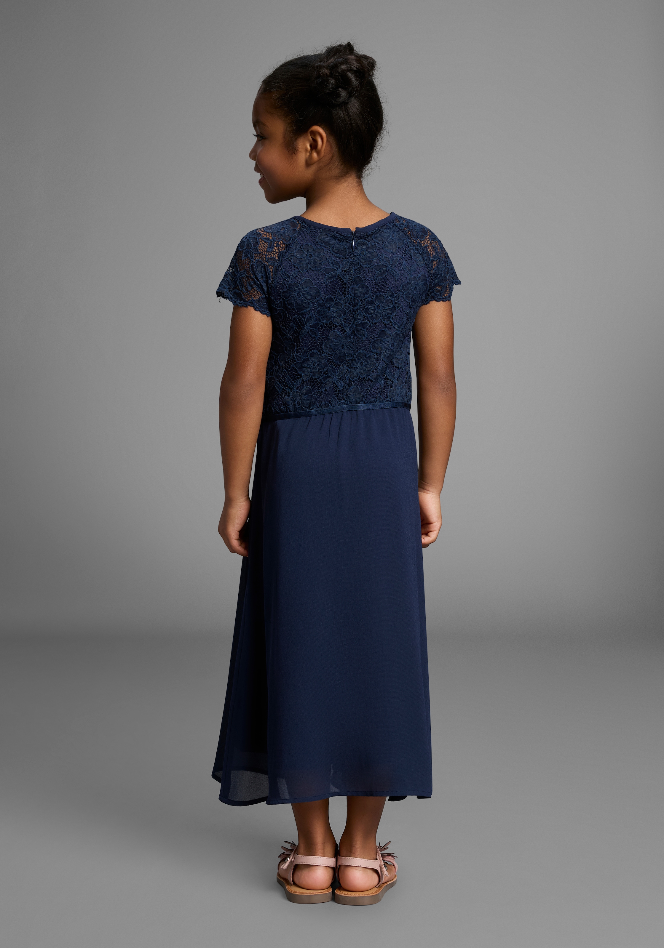 KIDSWORLD Robe en jersey »Festliches Kleid mit Spitze« Robe élégante avec dentelle et chiffon