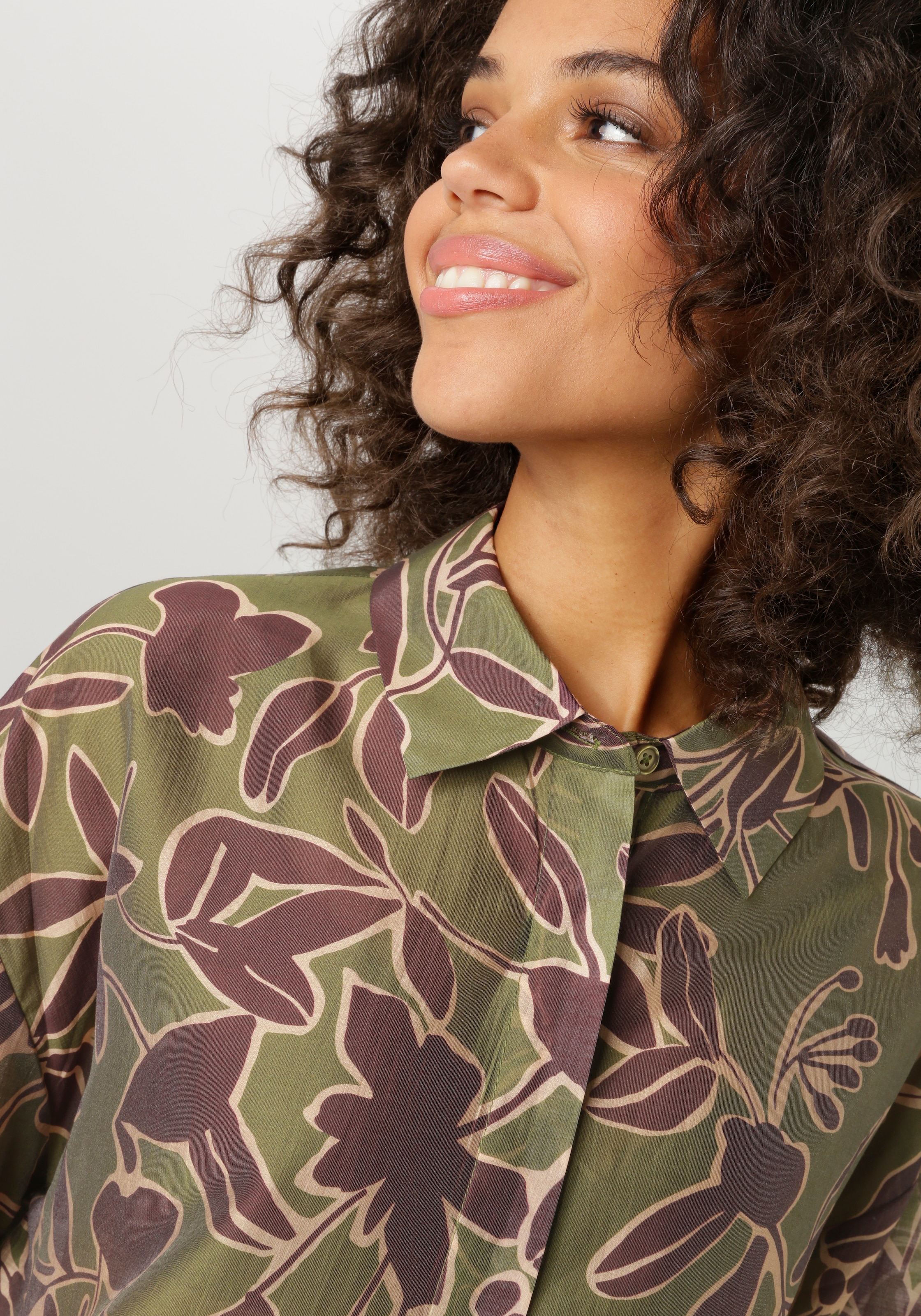 Aniston CASUAL Hemdbluse mit grossflächigen, grafischen Blumen bedruckt - NEUE KOLLEKTION