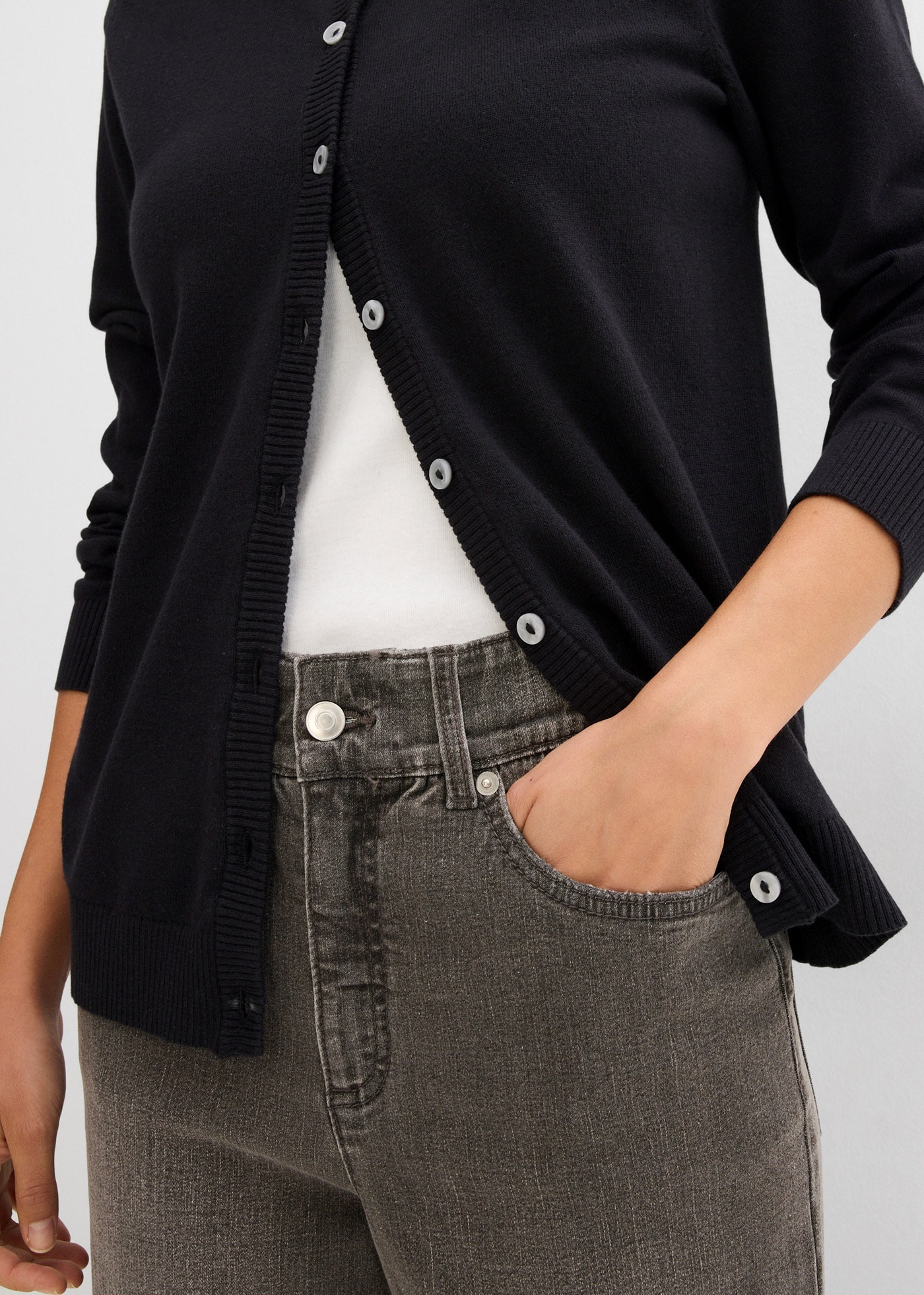 bonprix Veste en tricot lockere Passform, hoher Baumwollanteil, mit Knopfleiste