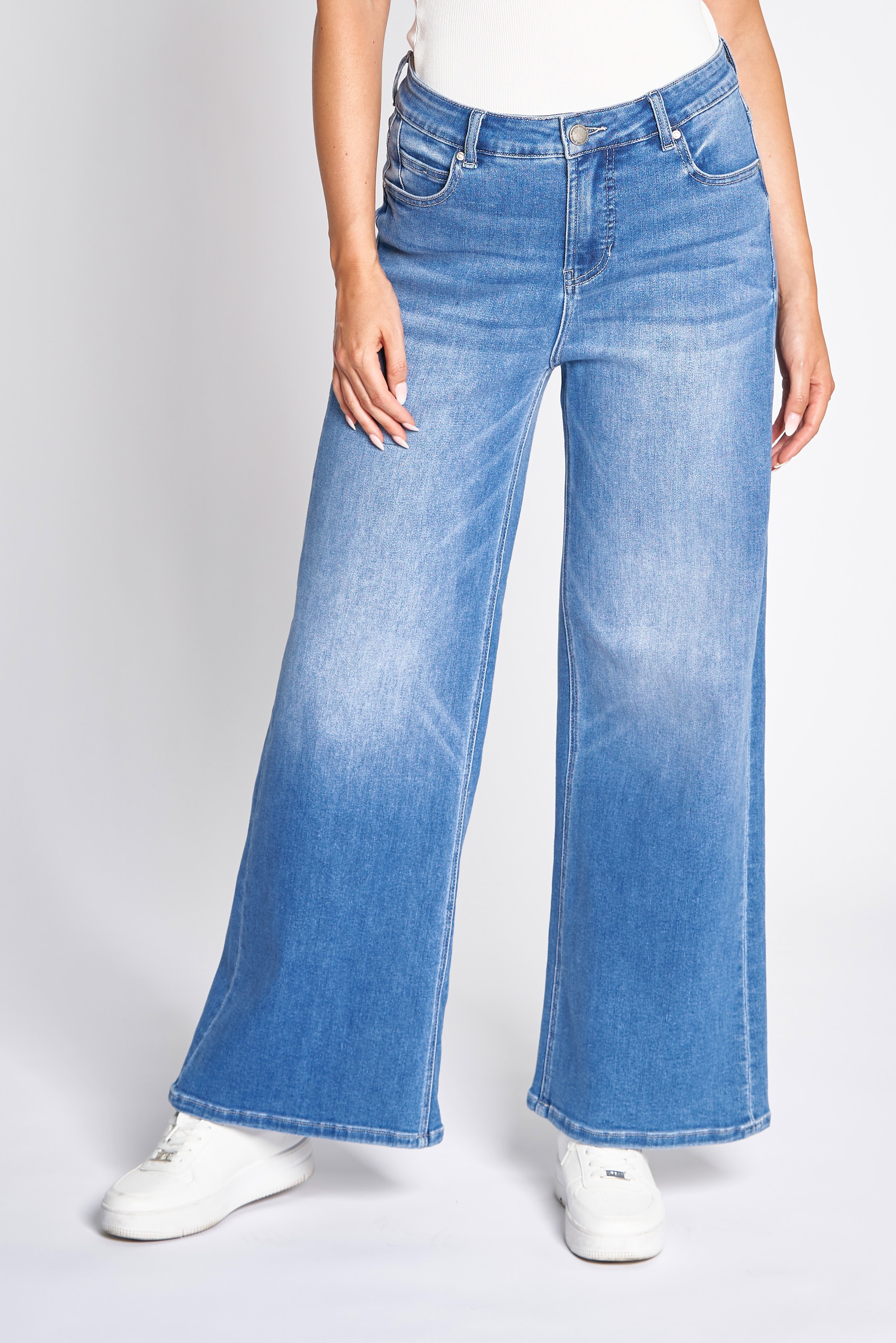Image of Zhrill 5-Pocket-Jeans "ZHTESSA" ausgestellte Passform, mit Baumwolle, Polyester und Elasthan