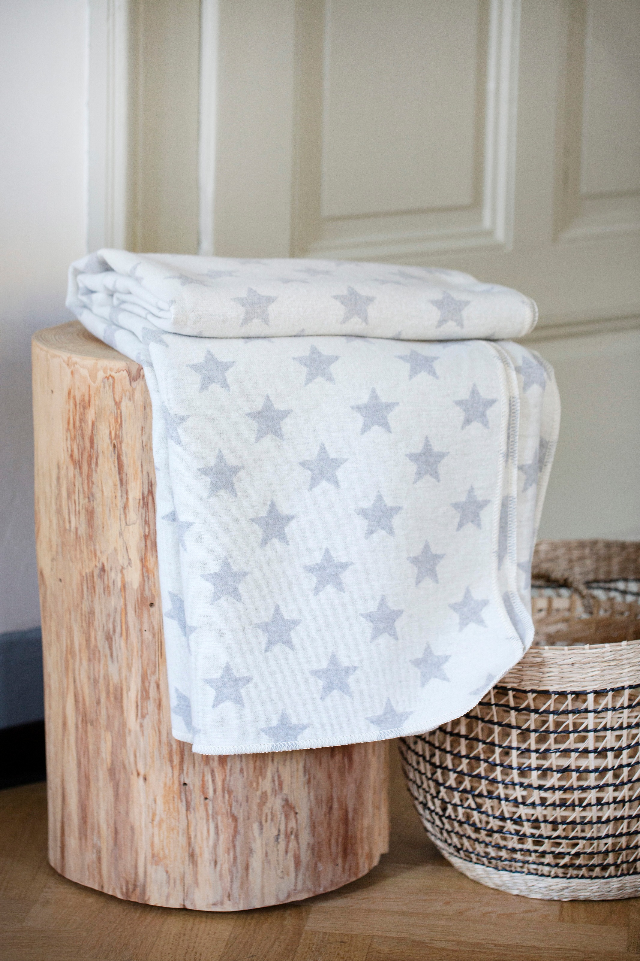 Image of DAVID FUSSENEGGER Wohndecke, mit Zierstich am Saum bei Ackermann Versand Schweiz