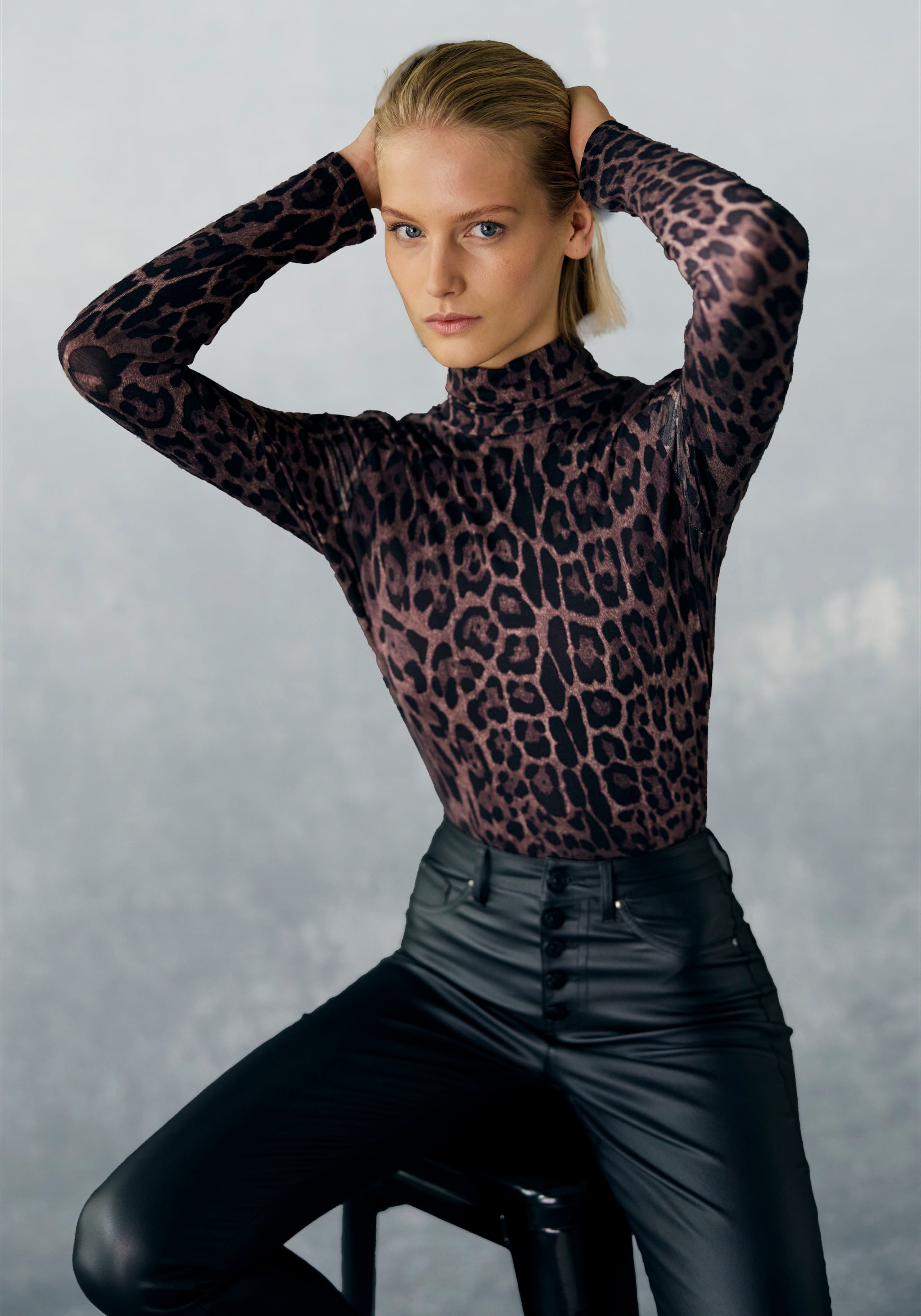 Image of LASCANA Rollkragenshirt mit Animalprint, Jerseyshirt, modisches Basic