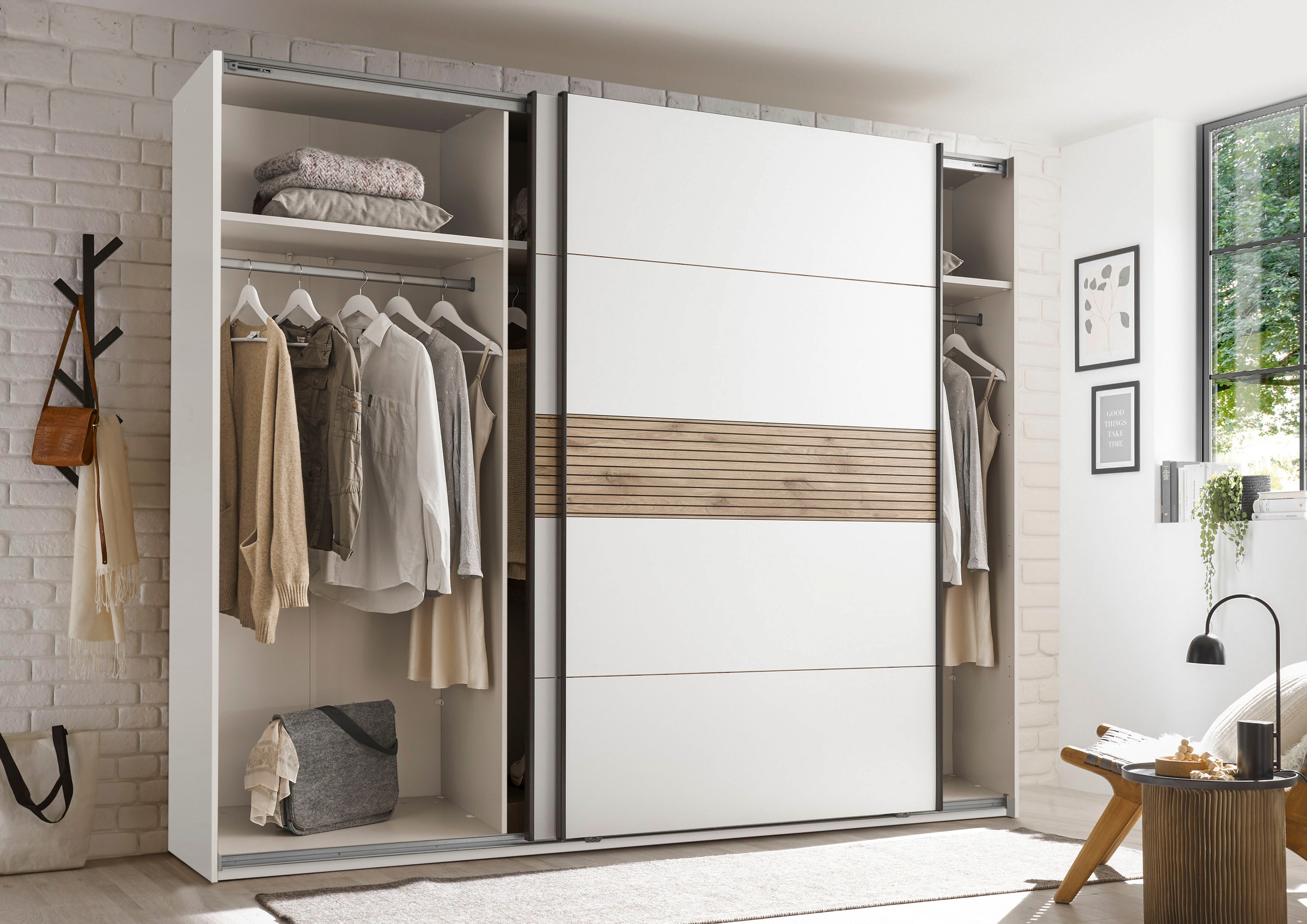Schlafkontor Kleiderschrank »Leo Schwebetürenschrank, Schiebetürenschrank mit Spiegel«, Absetzung in Viking Oak heller Rillenoptik und Spiegel
