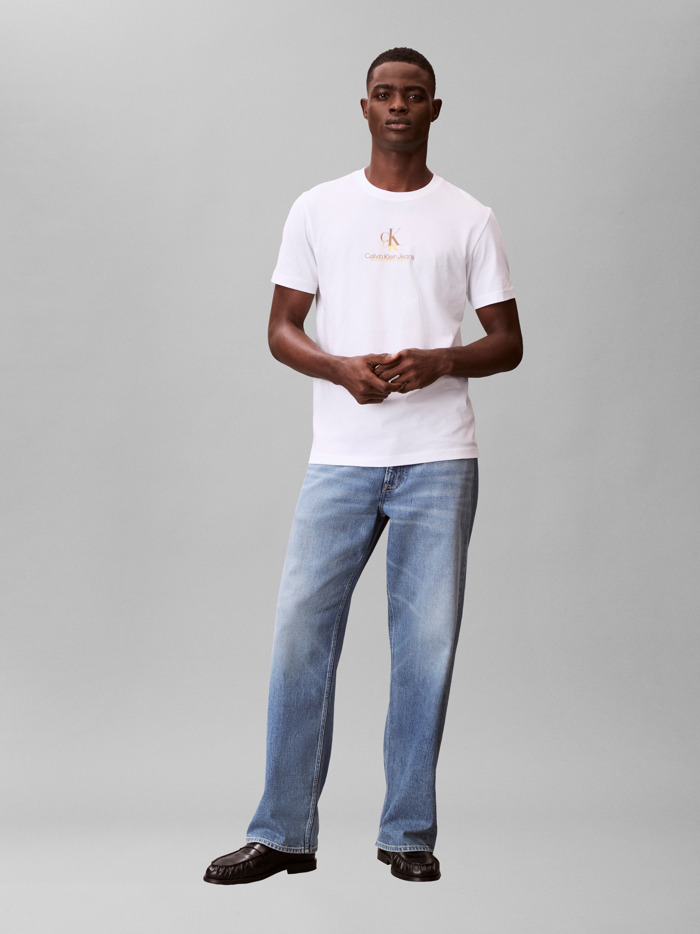 Calvin Klein Jeans T-Shirt Rundhalsausschnitt, Regular Fit, 2-farbiger Logoschriftzug