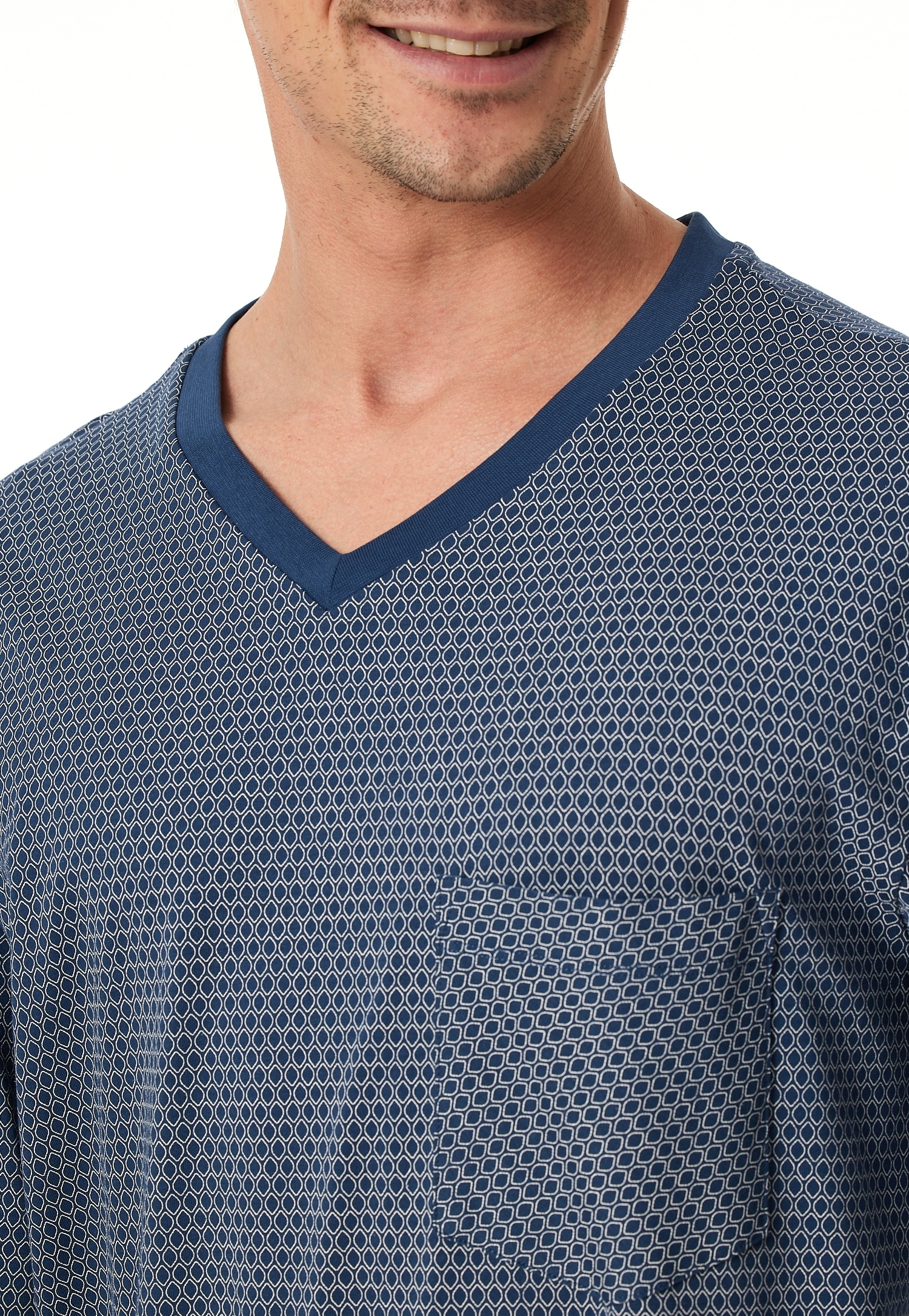 Schiesser Pyjama »Comfort Essentials«, (2 tlg.), V-Ausschnitt, Brusttasche, Baumwolle, Langarm