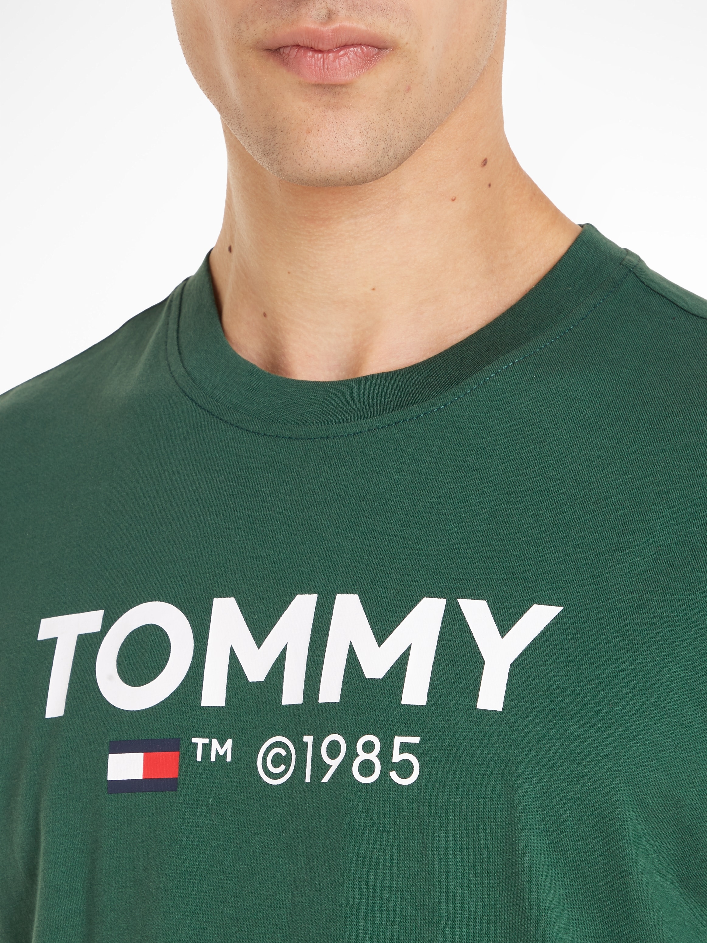 Tommy Jeans T-Shirt »TJM SLIM ESSENTIAL TOMMY TEE«, mit grossem Tommy Druck auf der Brust