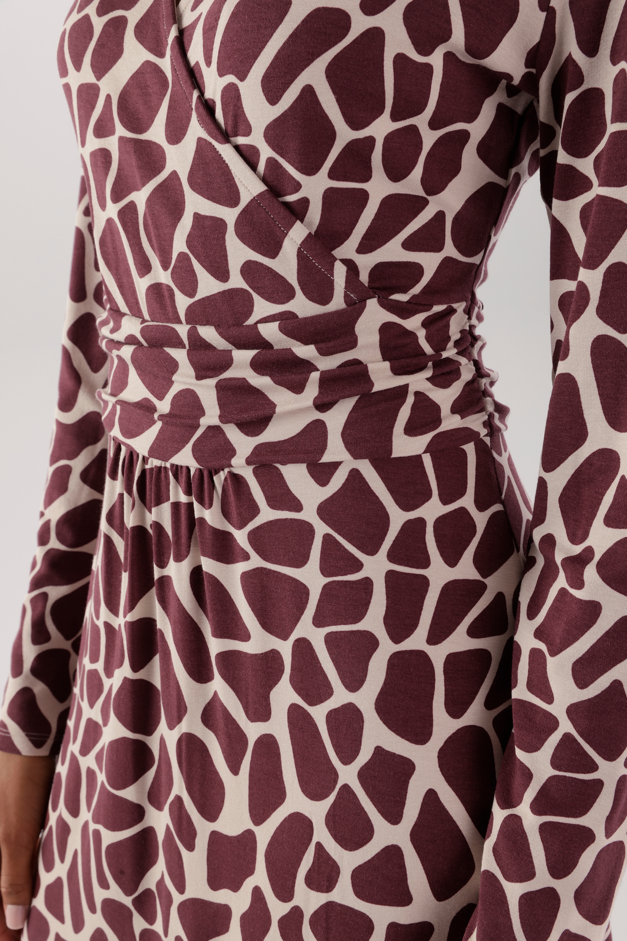Aniston SELECTED Robe en jersey avec imprimé animalier coloré