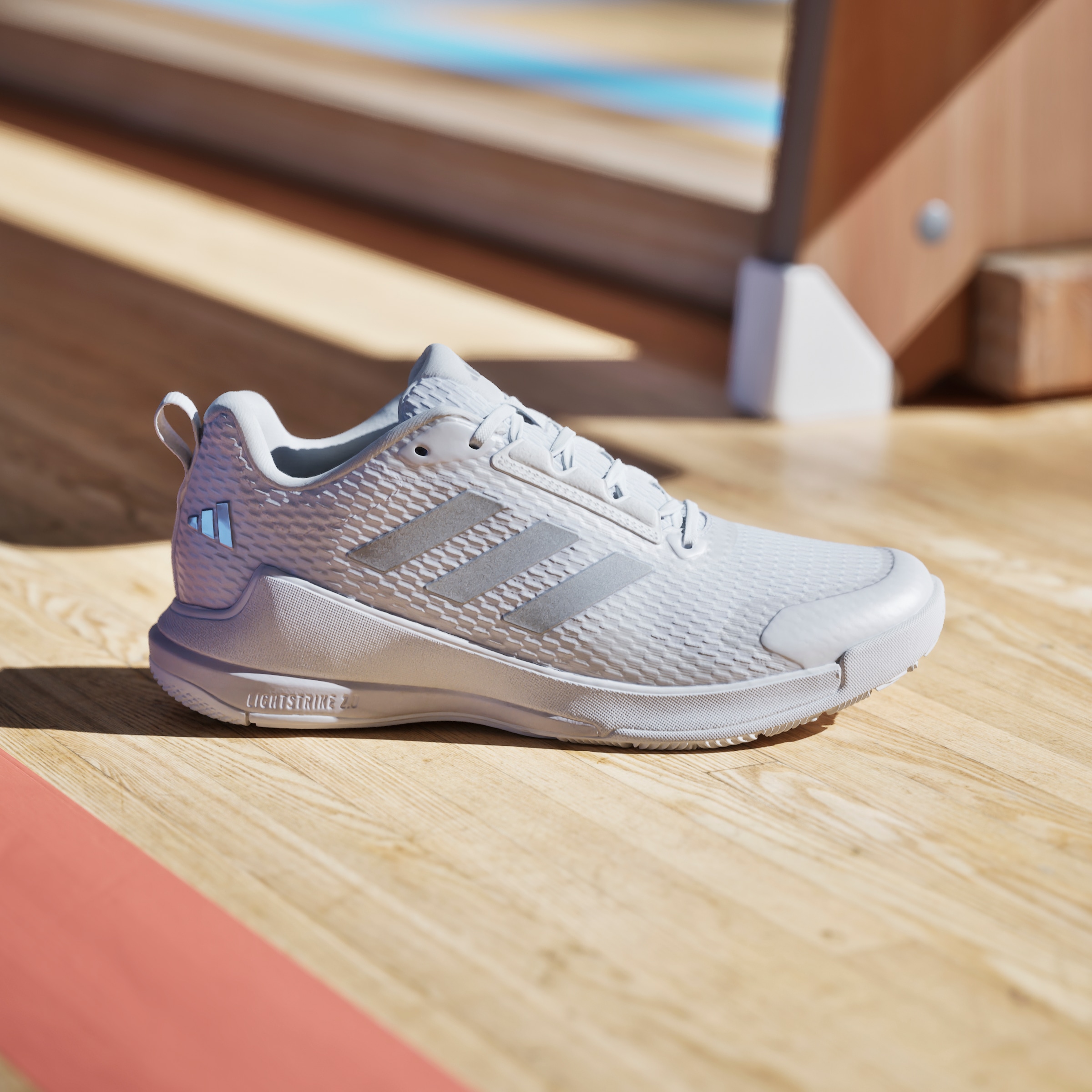 adidas Performance Indoorschuh »NOVAFLIGHT 2 INDOOR«, besonders geeignet für Volleyball und Basketball