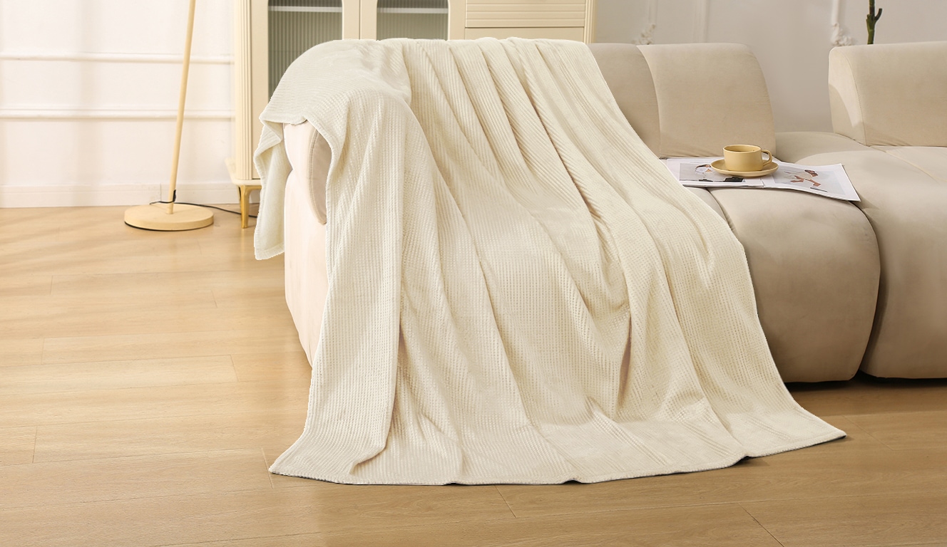 Bruno Banani Wohndecke »Shakira« Weiche Kuscheldecke mit Prägedruck in Waffeloptik, 150x200 cm