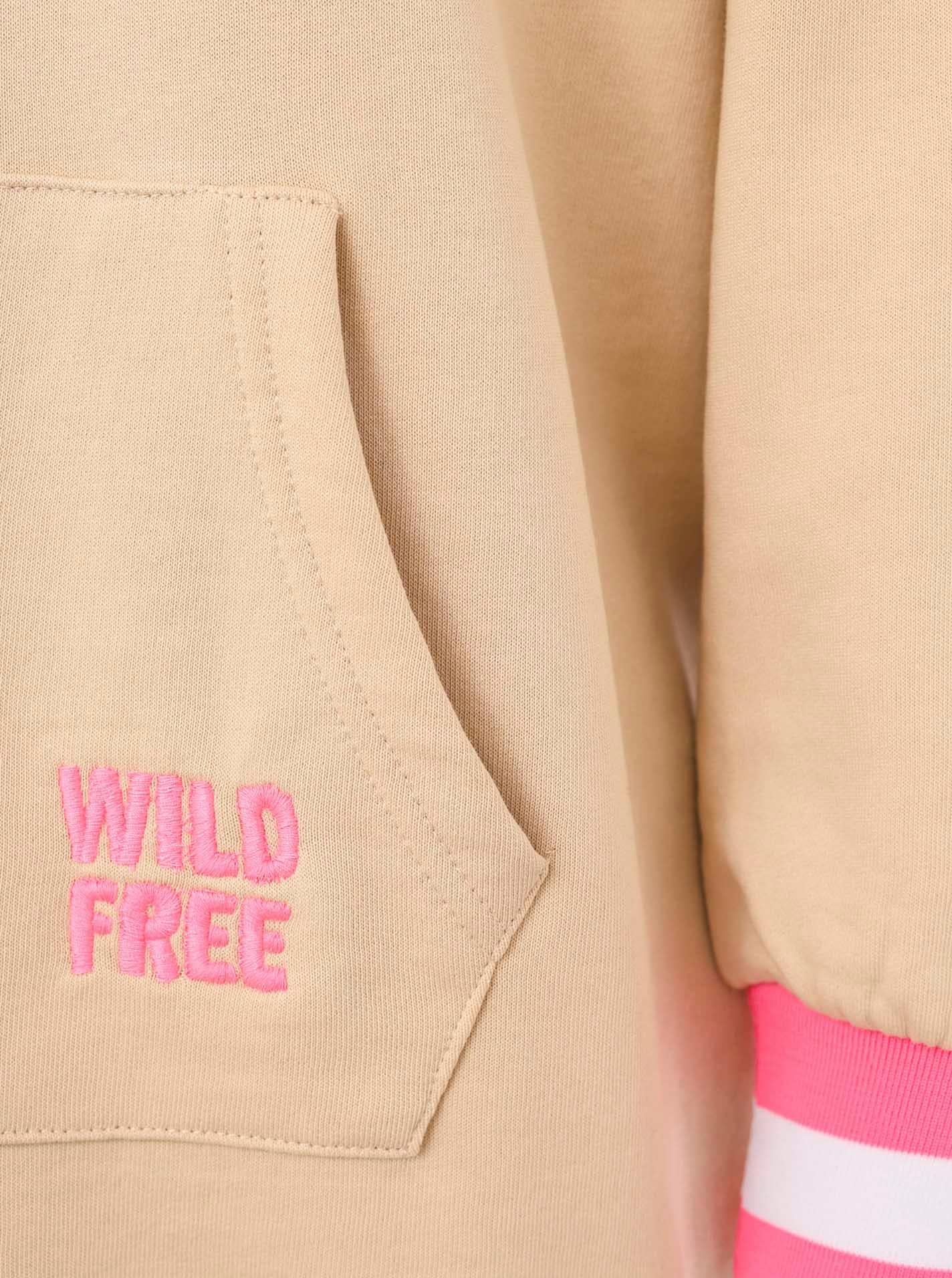 Zwillingsherz Sweatkleid »"Wild Free"«, mit Kapuze, Tasche, Leo-Detail und grosser Stickerei hinten