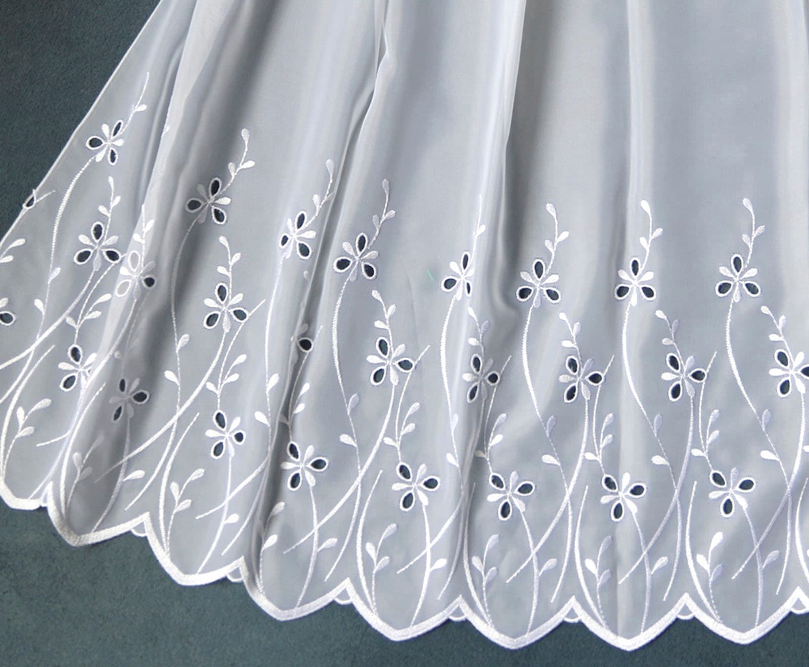 Weckbrodt Gardine »Freising«, (1 St.), echte Stickerei, Lochstickerei, Voile, halbtransparent, Bordüre, Store
