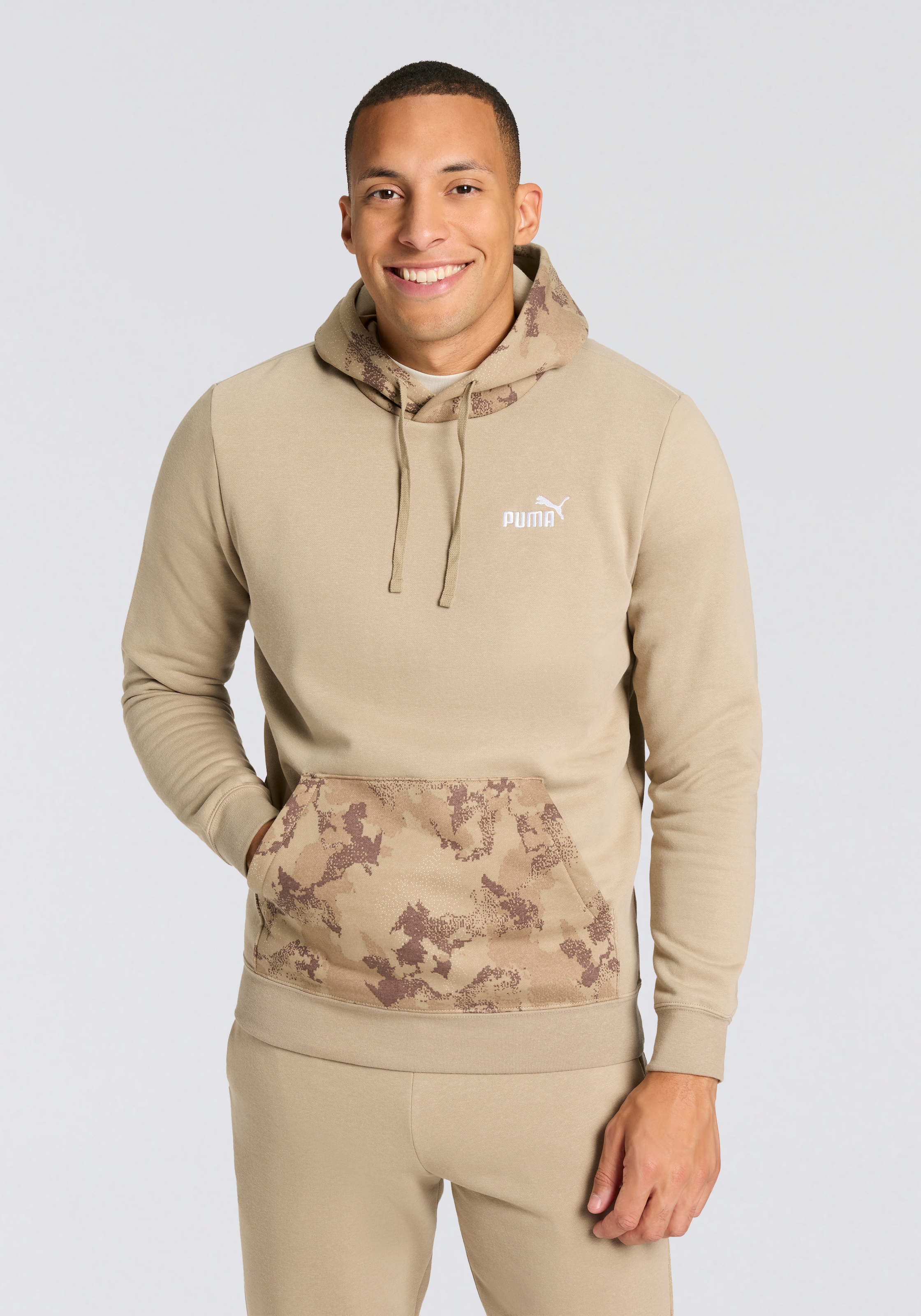 Image of PUMA Kapuzensweatshirt "ESS CAMO HOODIE FL", Regular Fit, sportlicher Stil, mit Kapuze, mit Kängurutasche