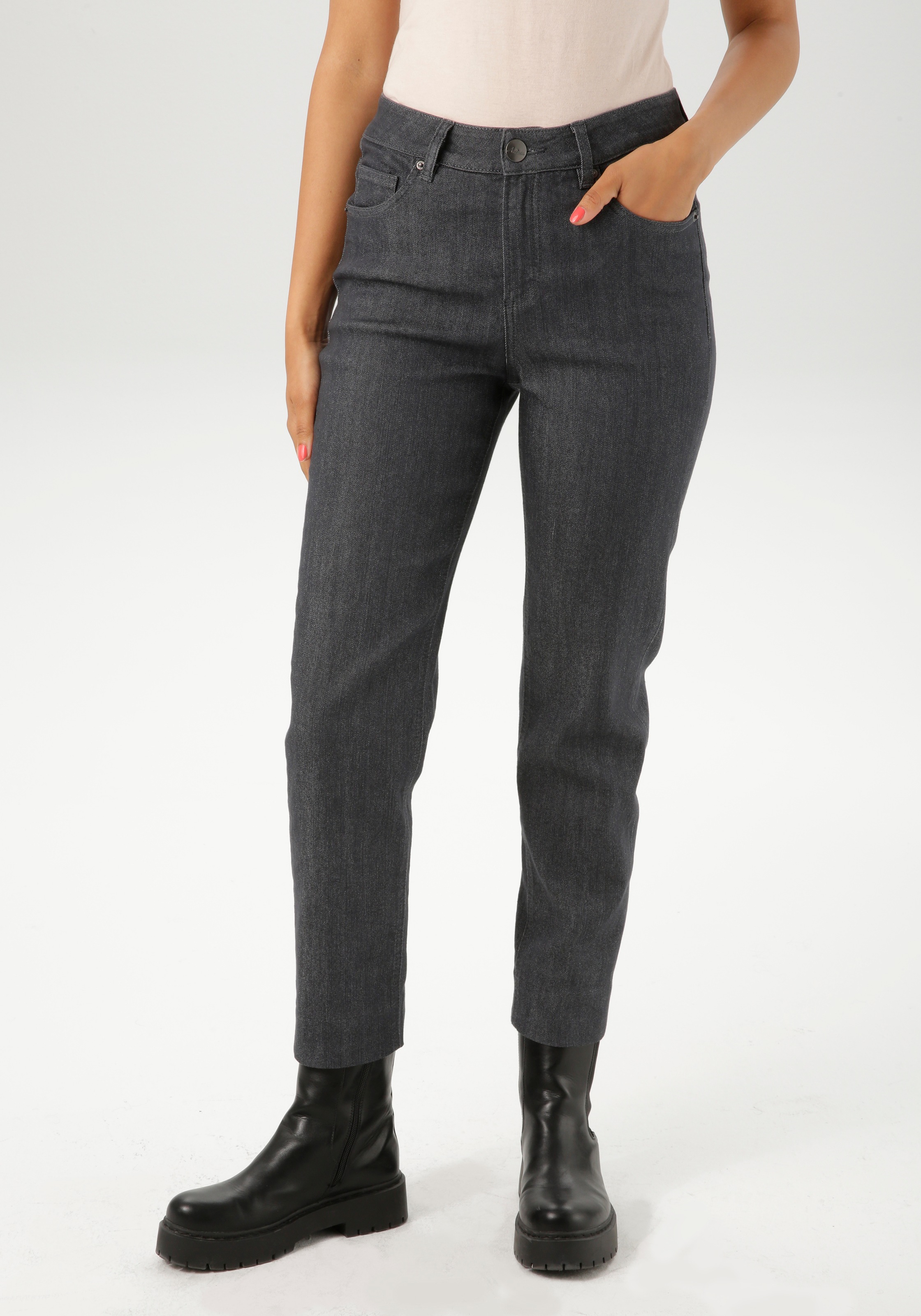 Image of Aniston SELECTED Straight-Jeans in Straight-Form und mit moderner Waschung