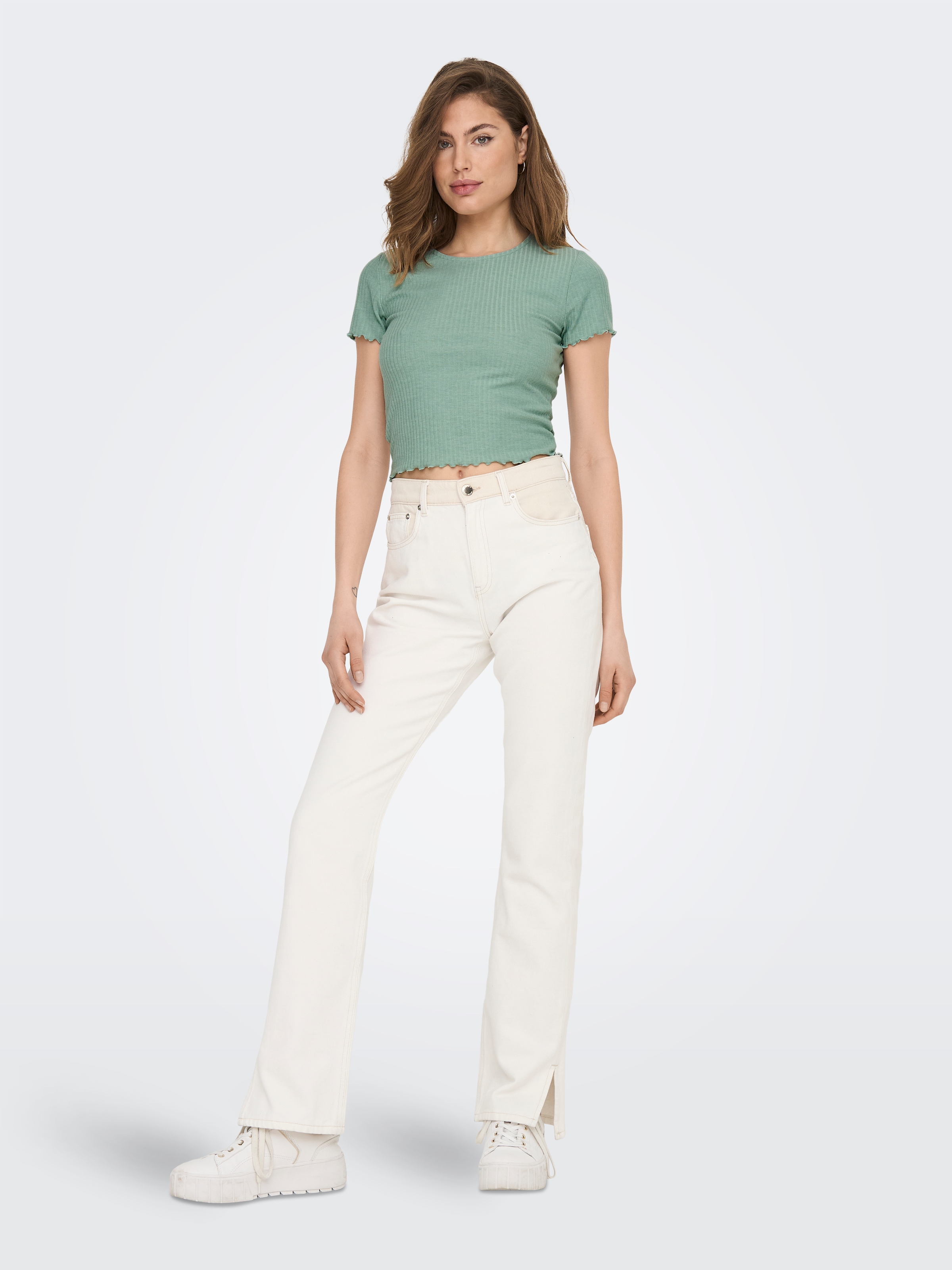 ONLY Rundhalsshirt »ONLEMMA S/S SHORT TOP NOOS JRS« Rundhals, modisch, regular fit, gewellter Abschluss, unifarben