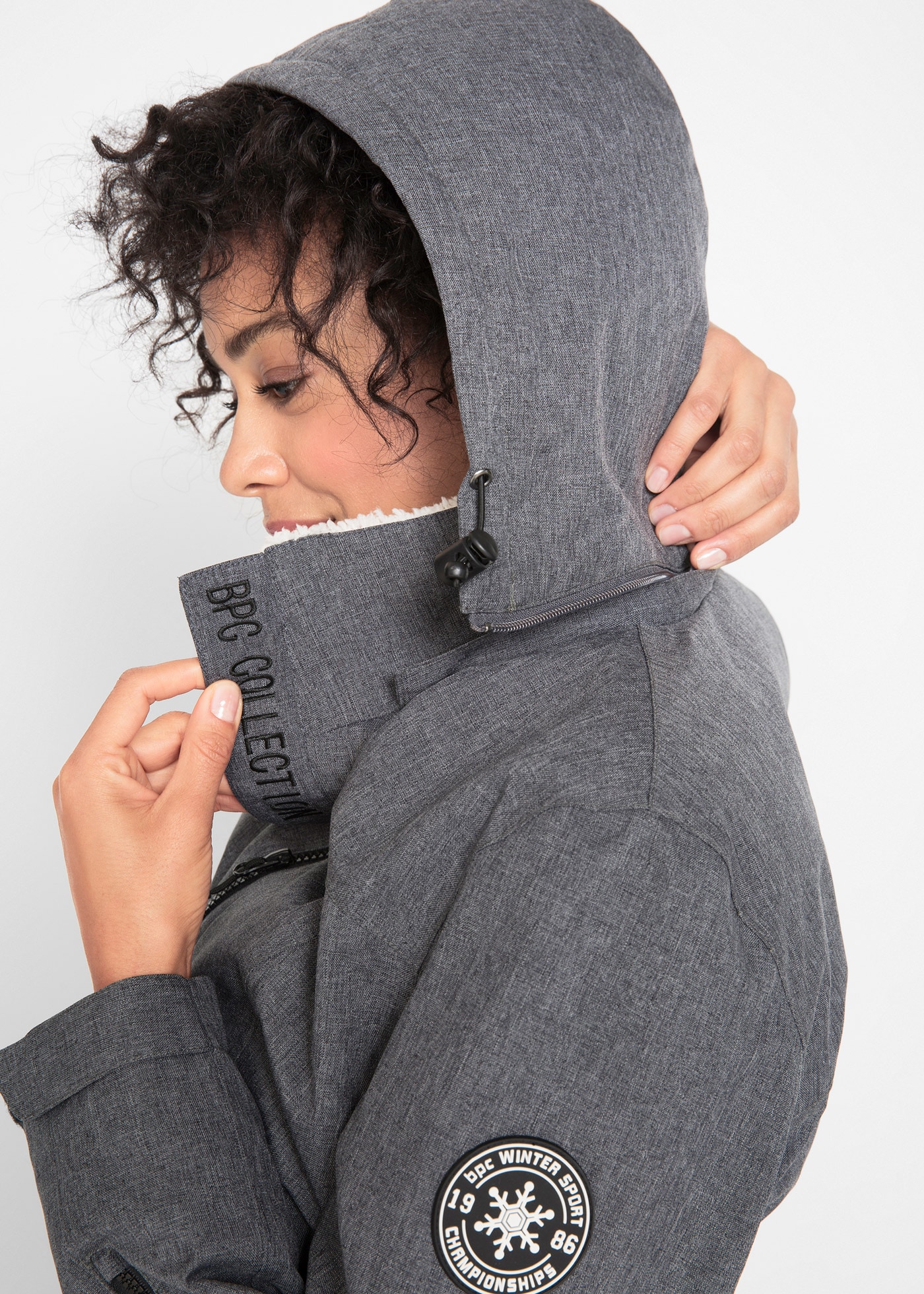 bonprix Funktionsjacke mit Kapuze mit Teddyfleece, wasserdichtes Material, mit abtrennbarer Kapuze